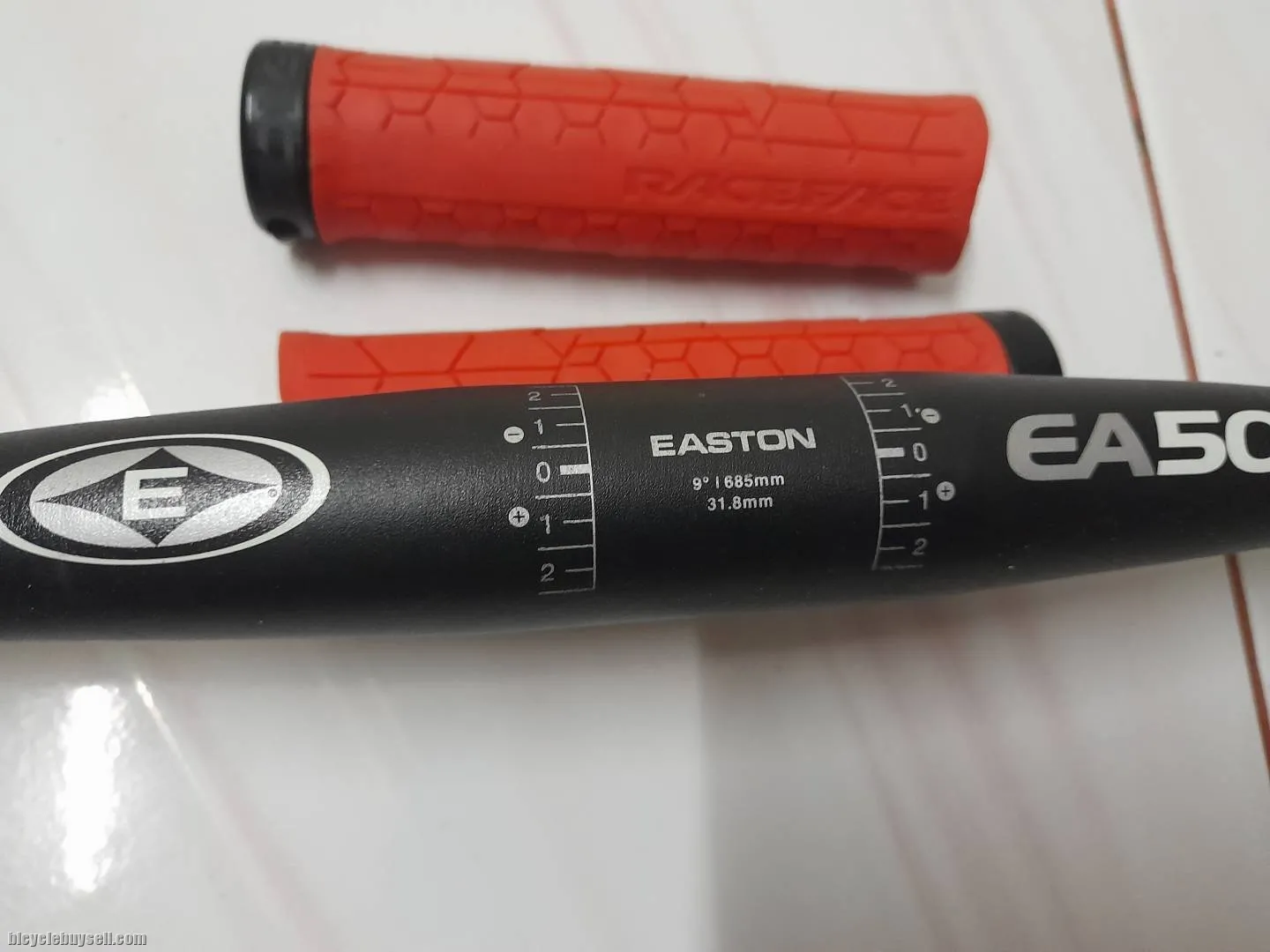 Handlebar E50 dan Grip Raceface