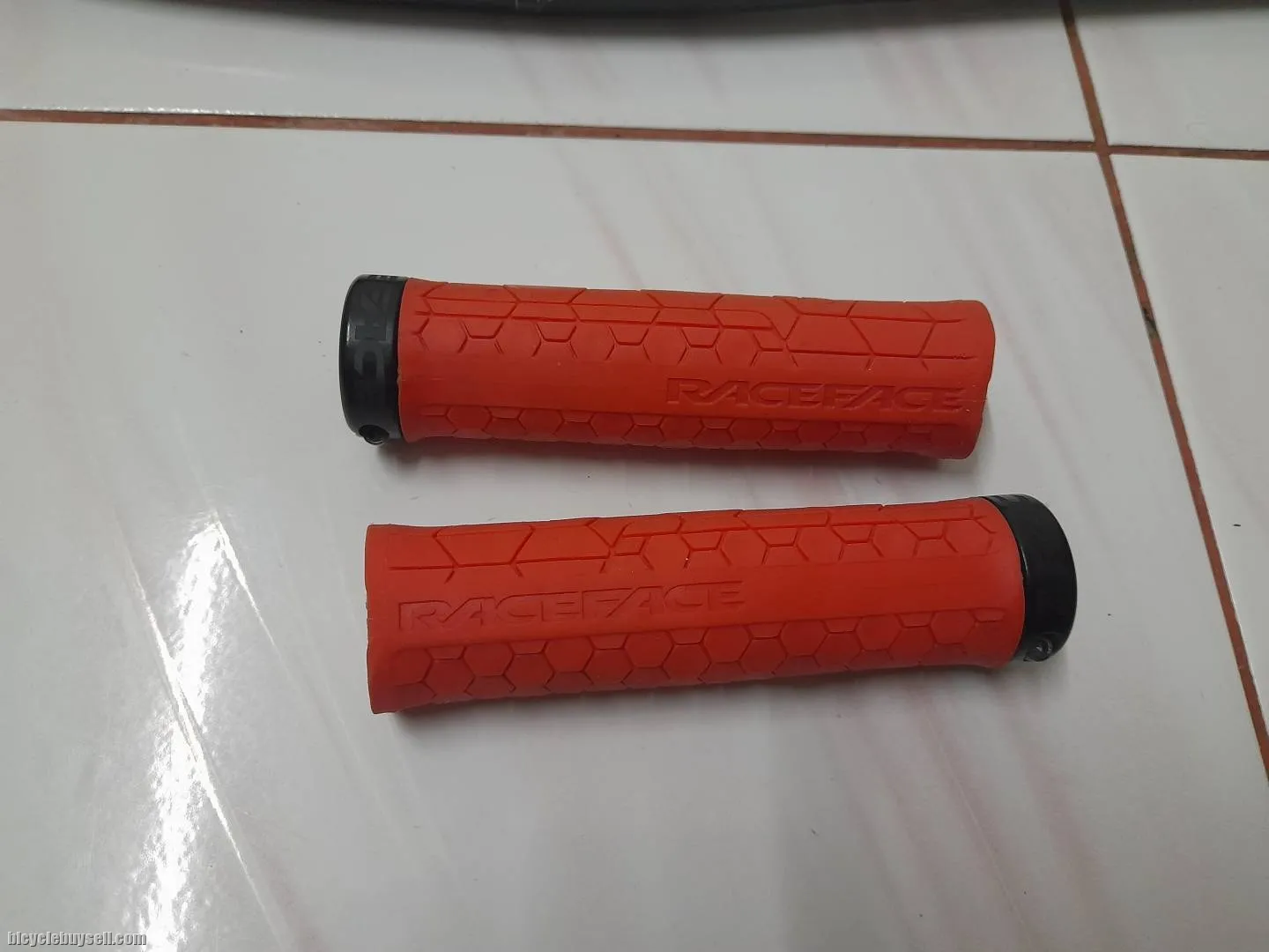 Handlebar E50 dan Grip Raceface