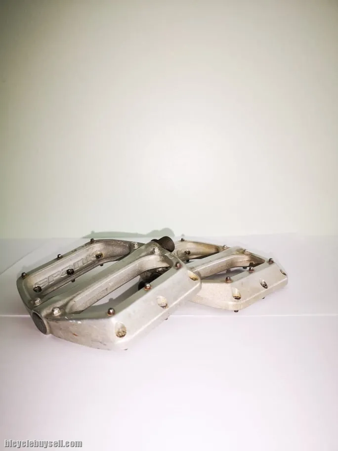(SOLD)Spank Spoon Flat Pedals