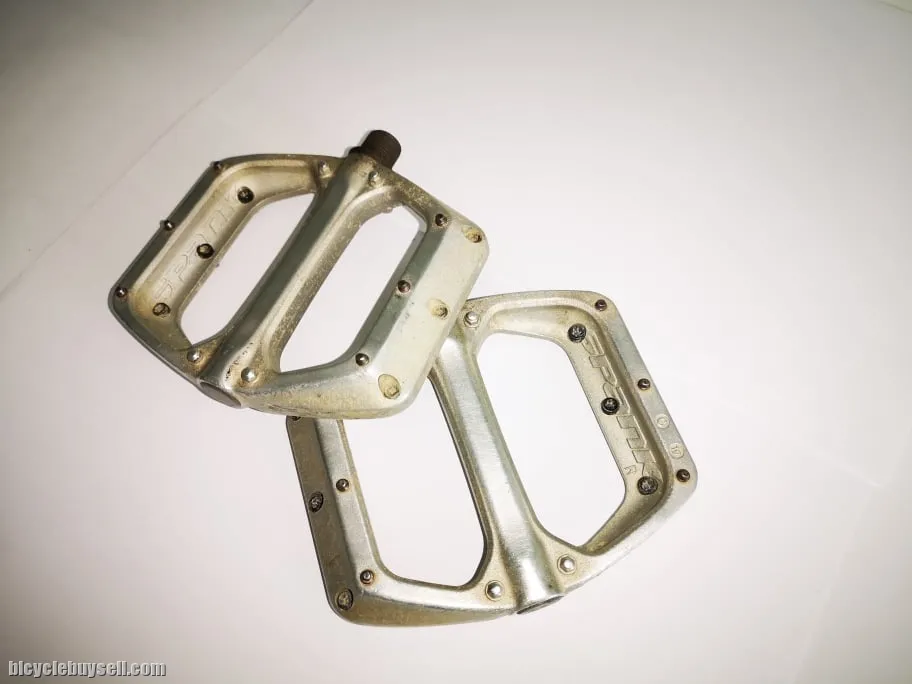 (SOLD)Spank Spoon Flat Pedals