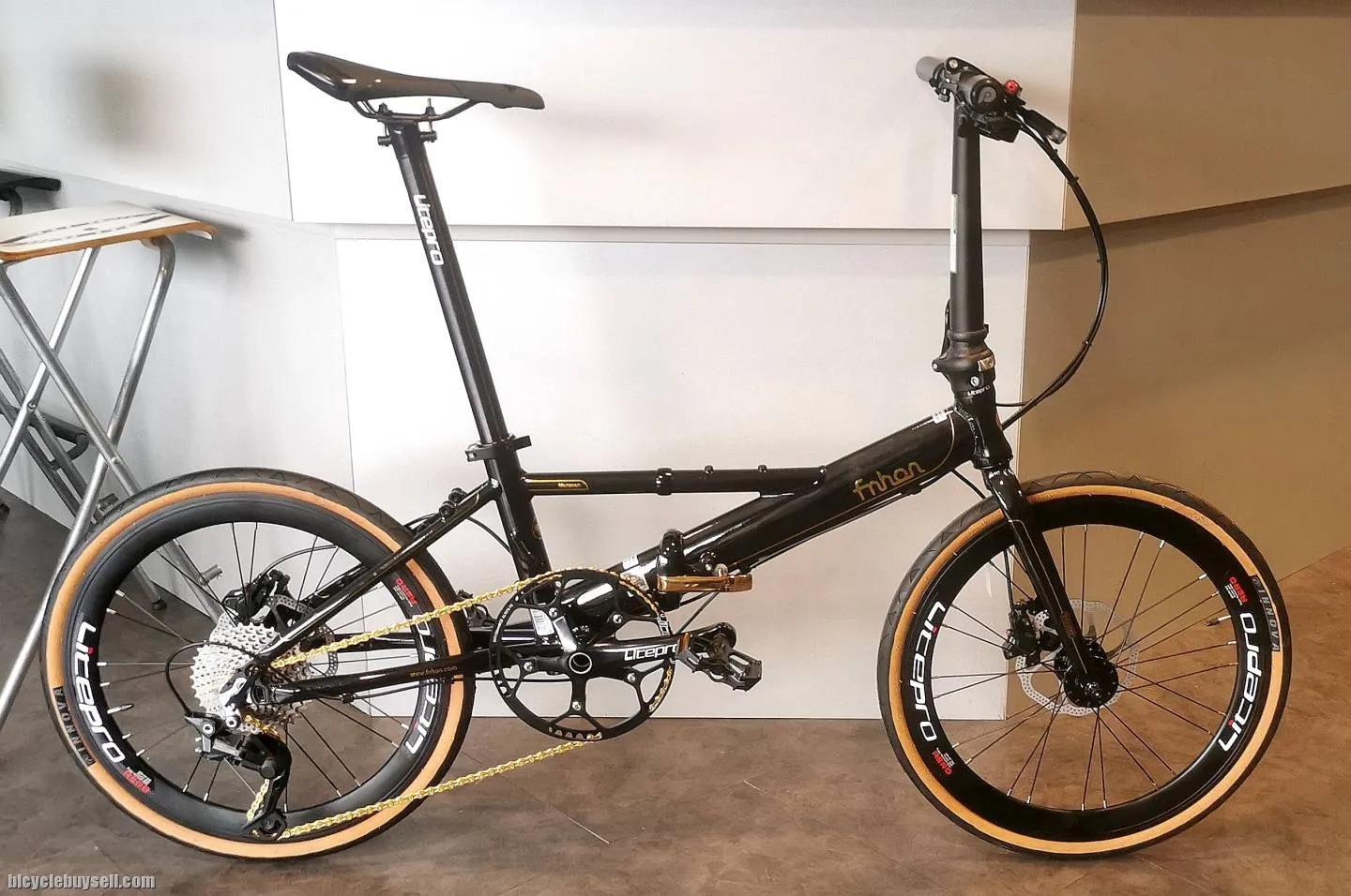 fnhon monsoon black/gold