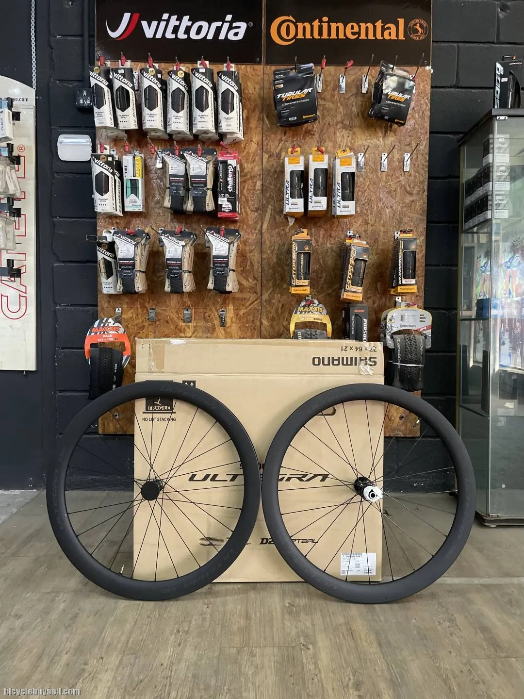 Shimano Ultegra 8100 wheelset 11 &amp; 12 speed compatible