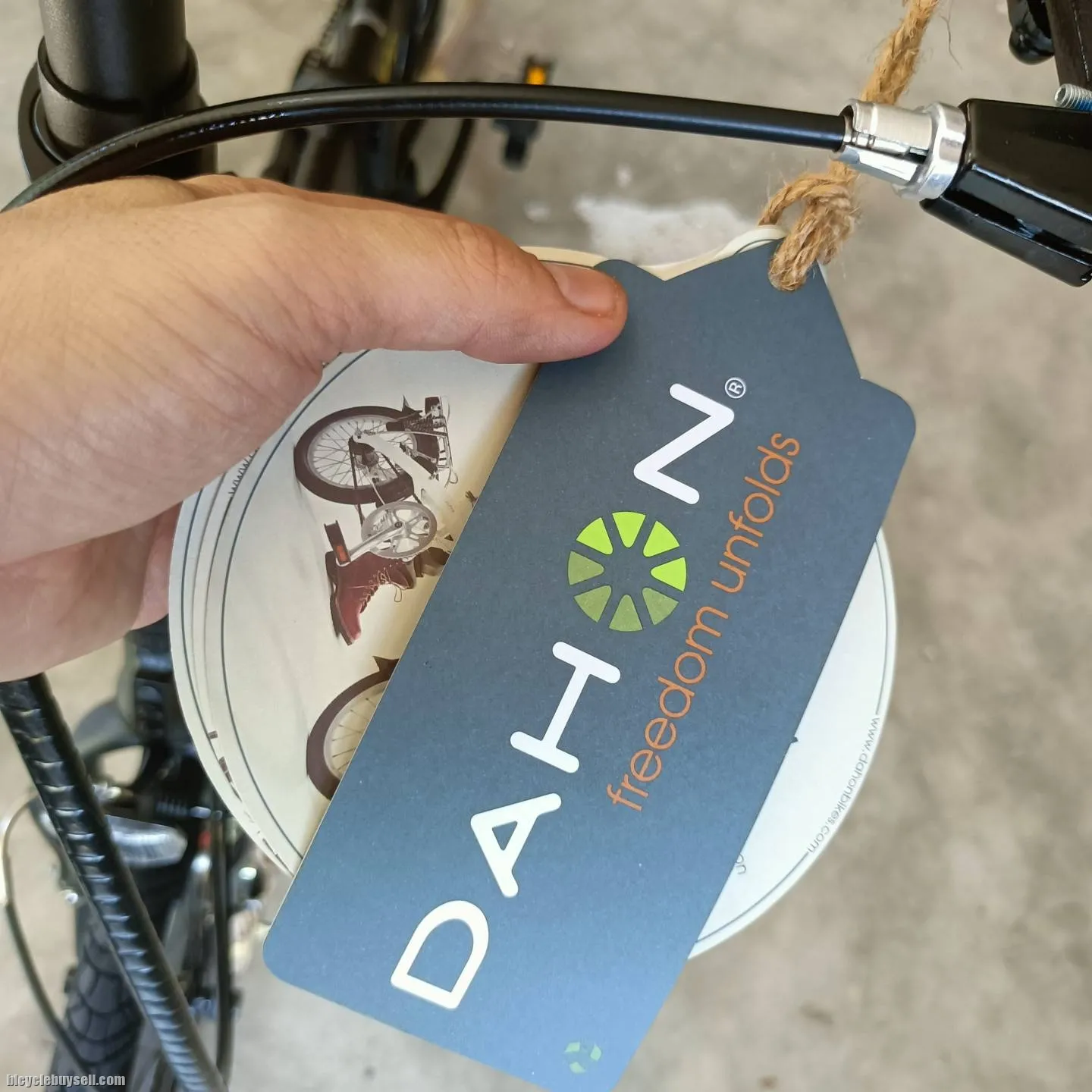 DAHON HIT FOLDING BIKE 20" 6 SPEED shimano. Support 130kg rider