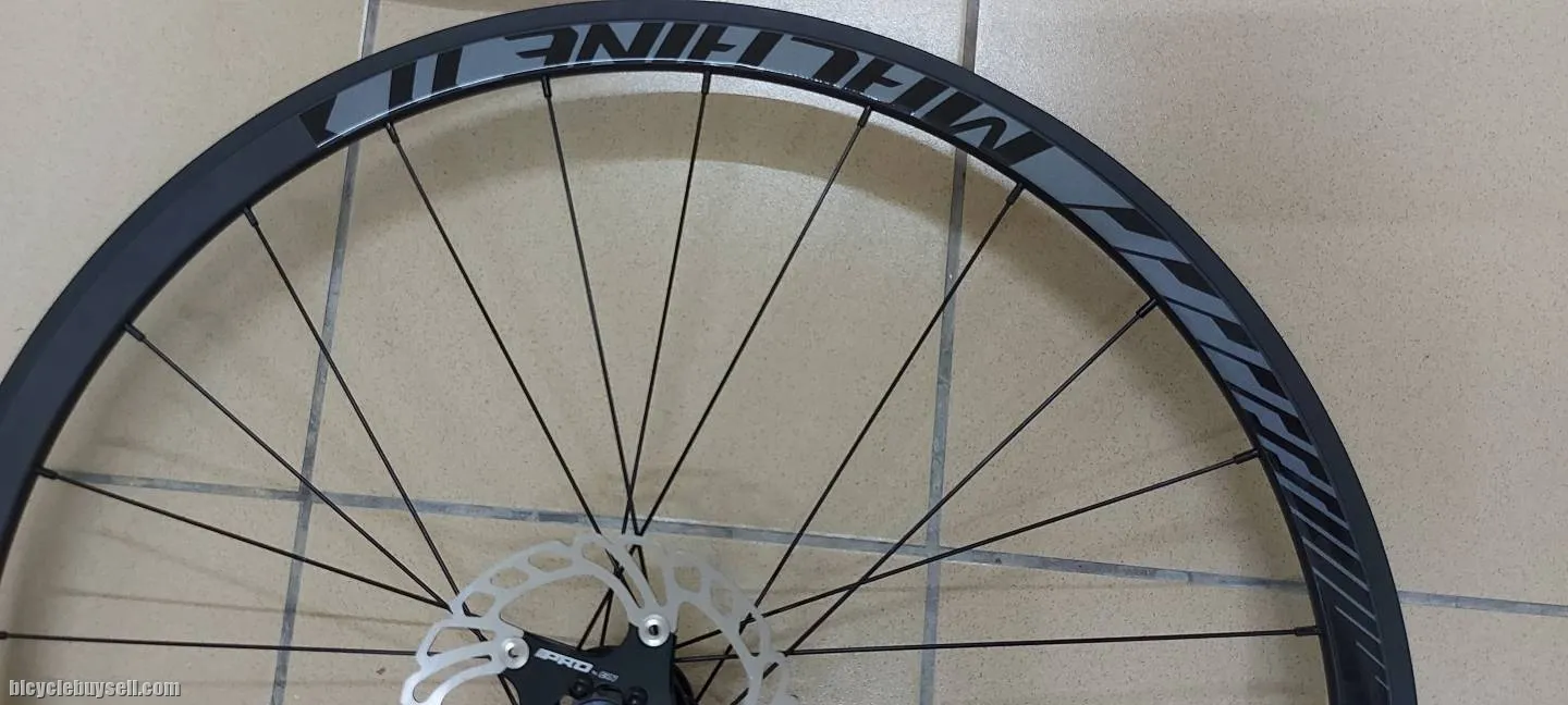 MACHINE 11 DB 30mm Aluminum Wheelset