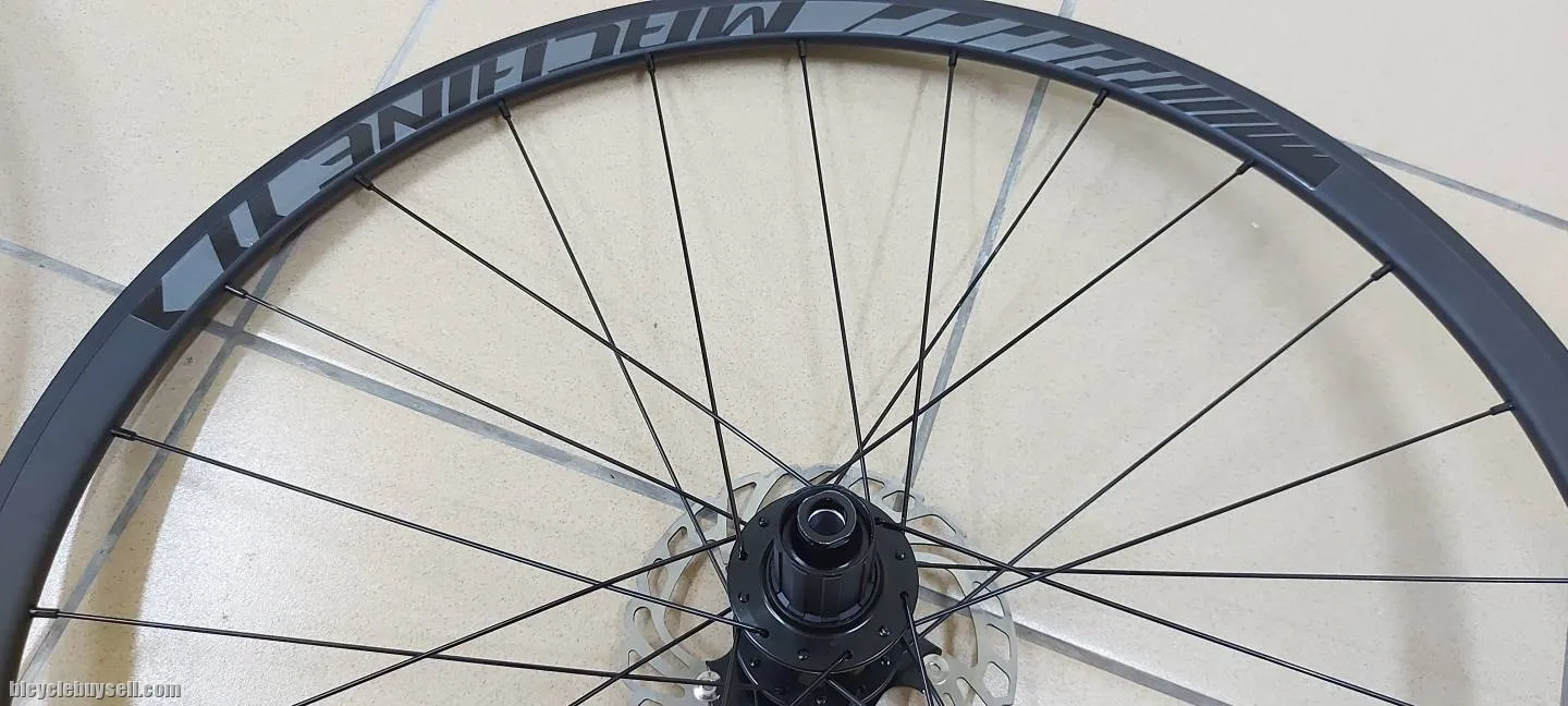 MACHINE 11 DB 30mm Aluminum Wheelset