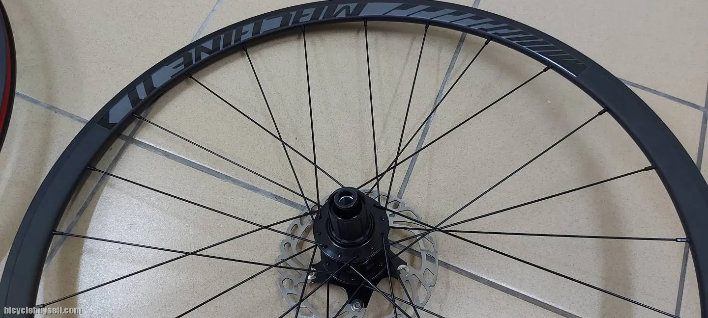 MACHINE 11 DB 30mm Aluminum Wheelset