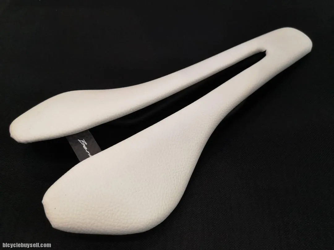 Berk Lupina Custom White Saddle