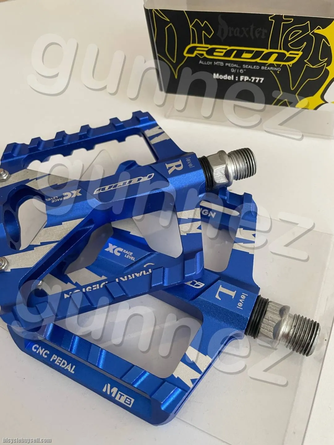 Flat Pedal blue color (like New/ use once)