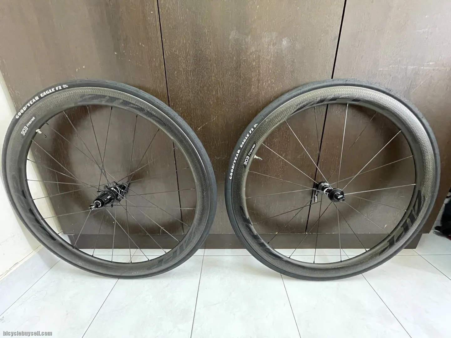 Zipp 303 Firecrest V10 hub wheelset clincher rim brake