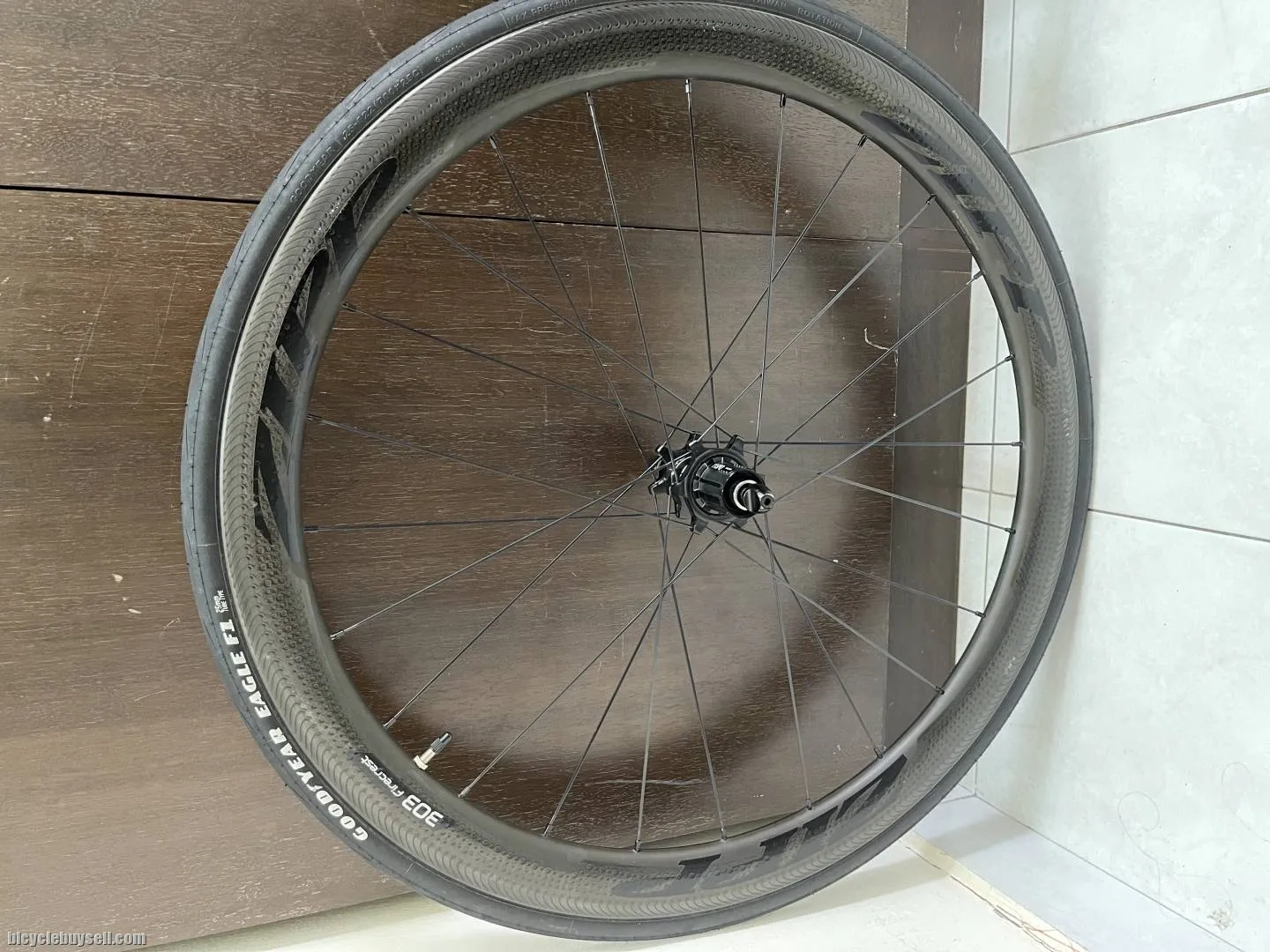 Zipp 303 Firecrest V10 hub wheelset clincher rim brake