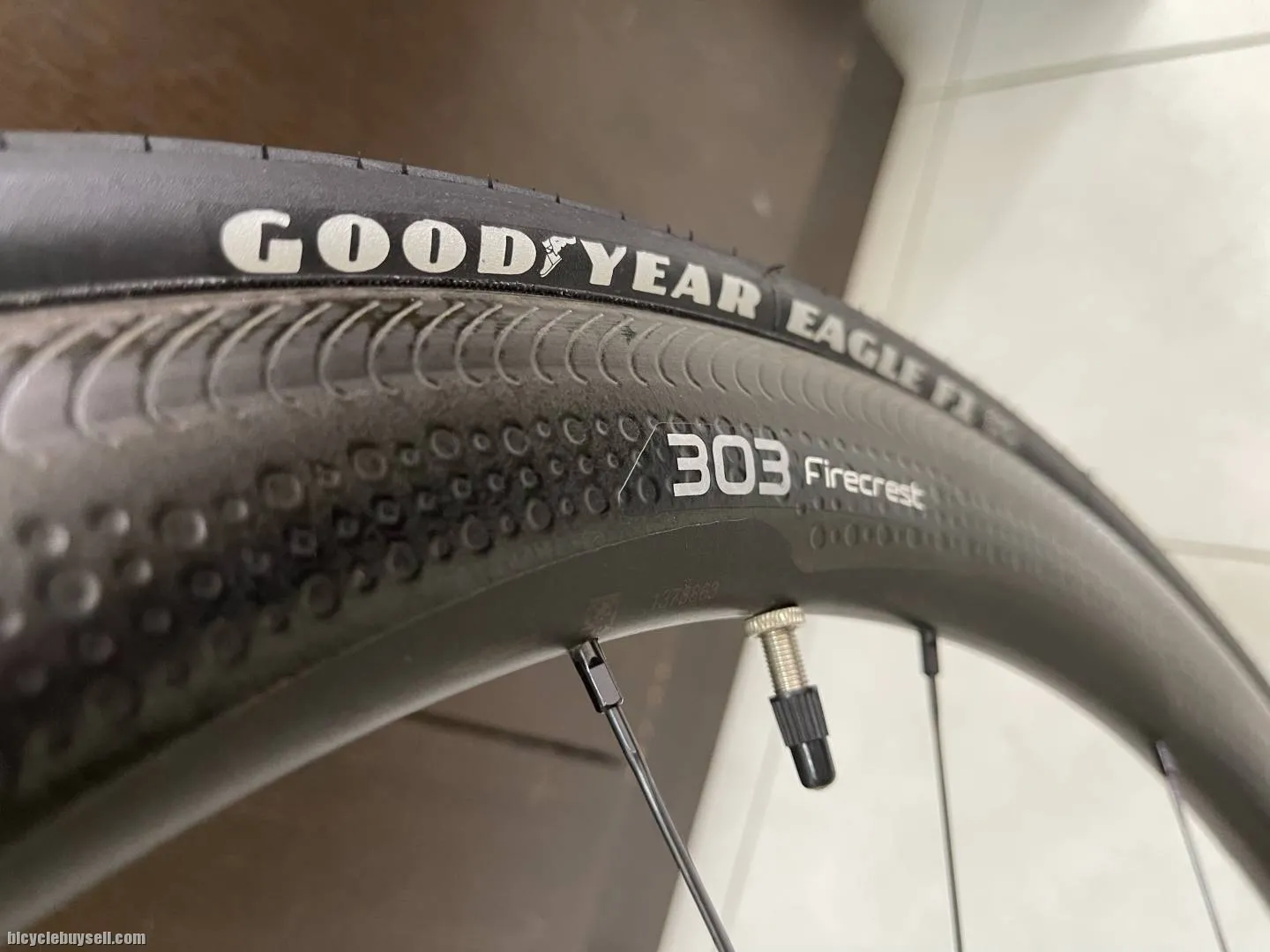 Zipp 303 Firecrest V10 hub wheelset clincher rim brake