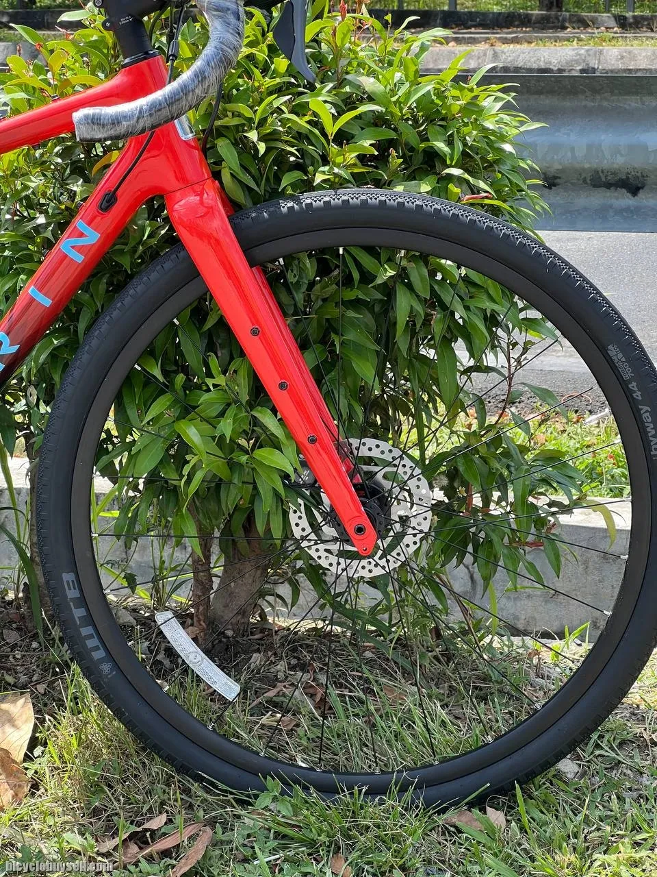 2022 MARIN HEADLANDS 2 CARBON GRAVEL BIKES
