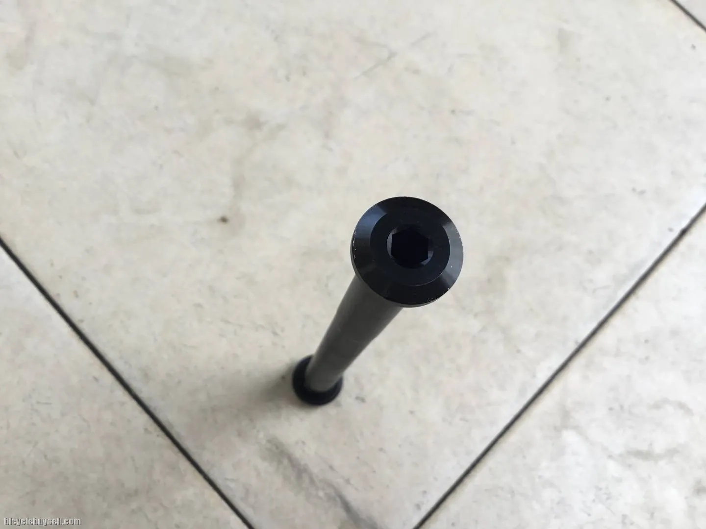 Specialized Road ThruAxle 12x142mm - free courier
