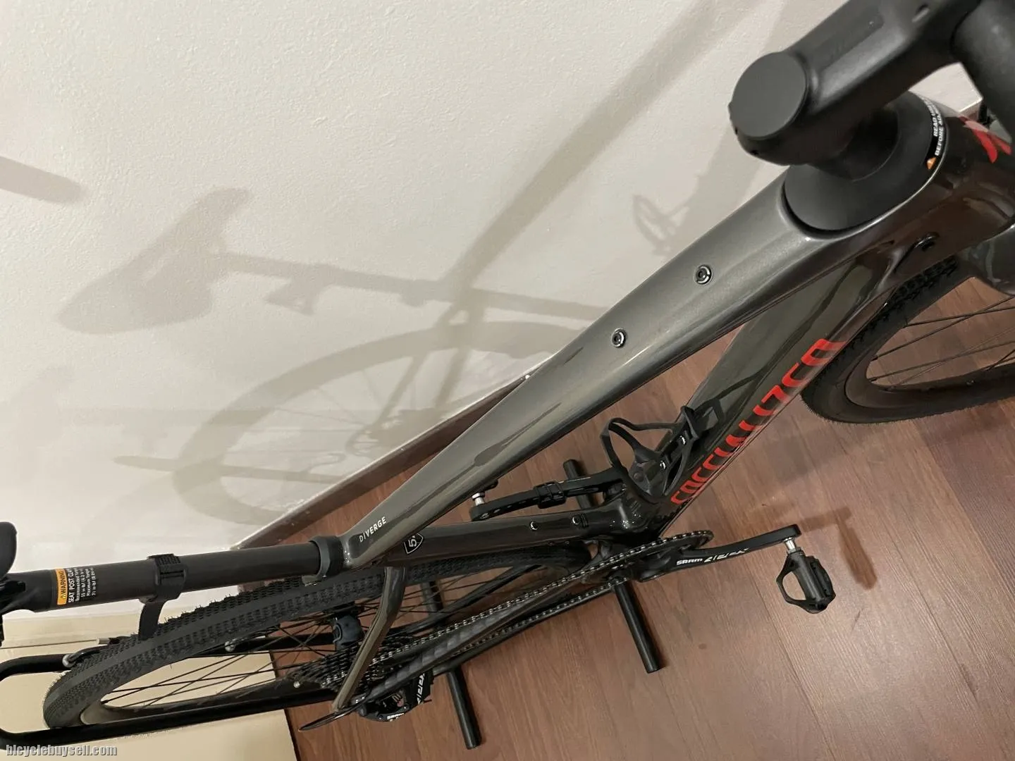Specialized Diverge Base Carbon Gravel Bike