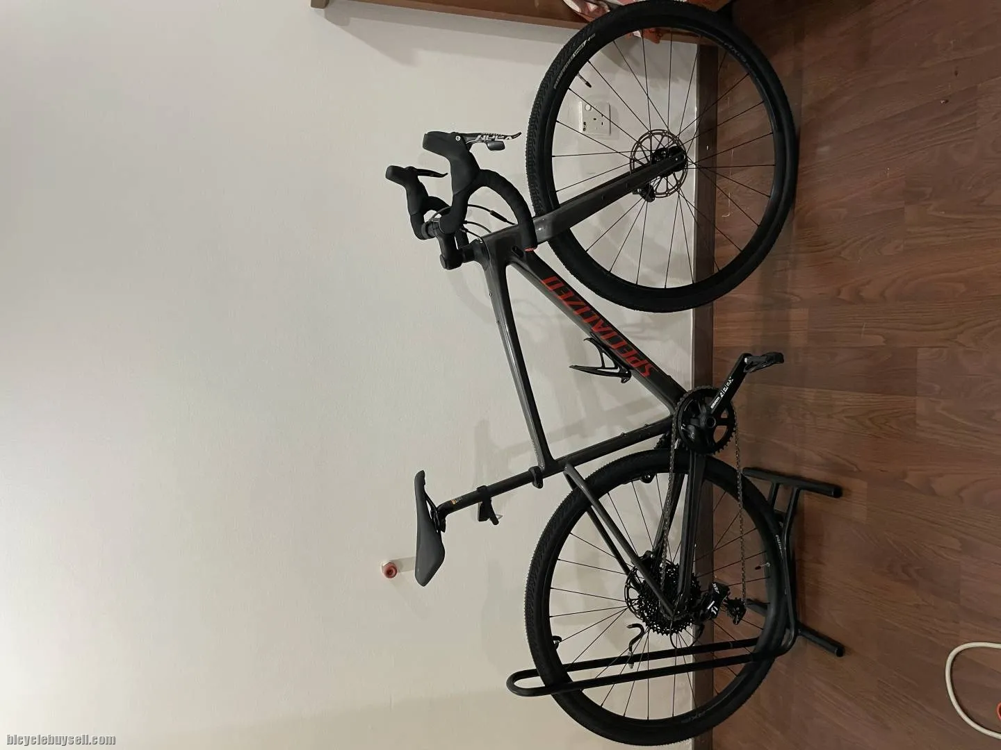 Specialized Diverge Base Carbon Gravel Bike
