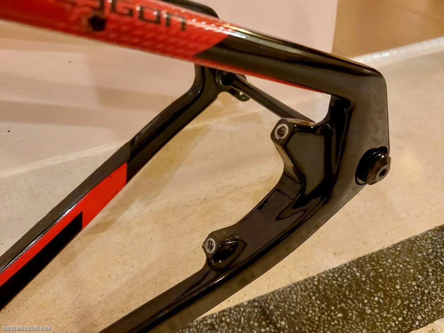 (SOLD) Polygon syncline c3 carbon