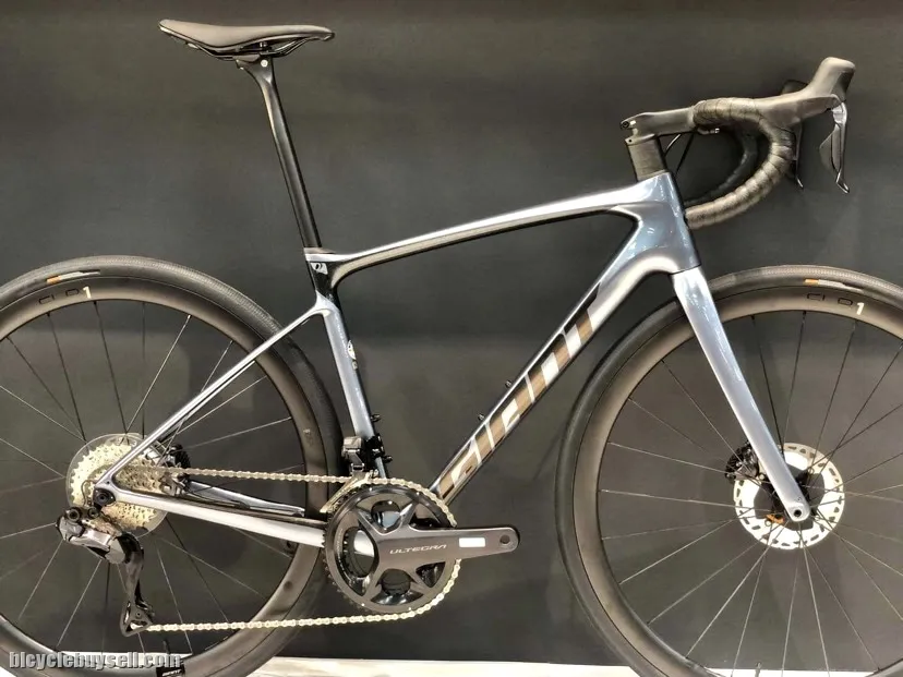 2022 GIANT DEFY ADVANCED PRO 1 w/ Ultegra Di2 12 speed