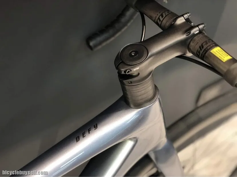 2022 GIANT DEFY ADVANCED PRO 1 w/ Ultegra Di2 12 speed