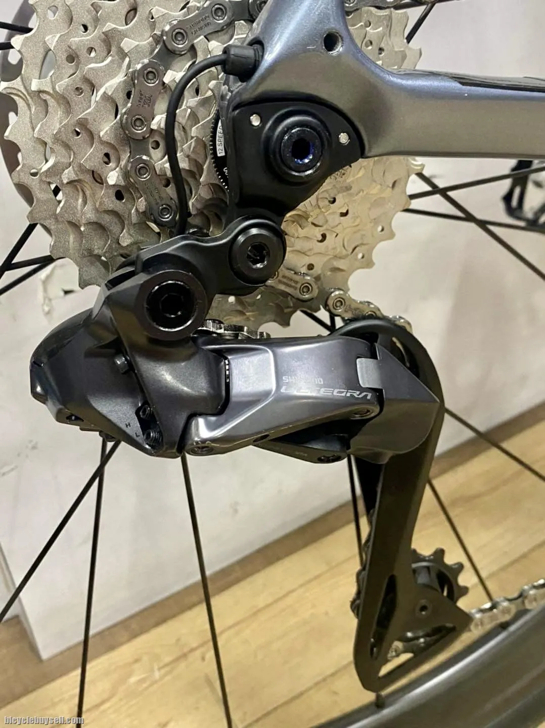 2022 GIANT DEFY ADVANCED PRO 1 w/ Ultegra Di2 12 speed