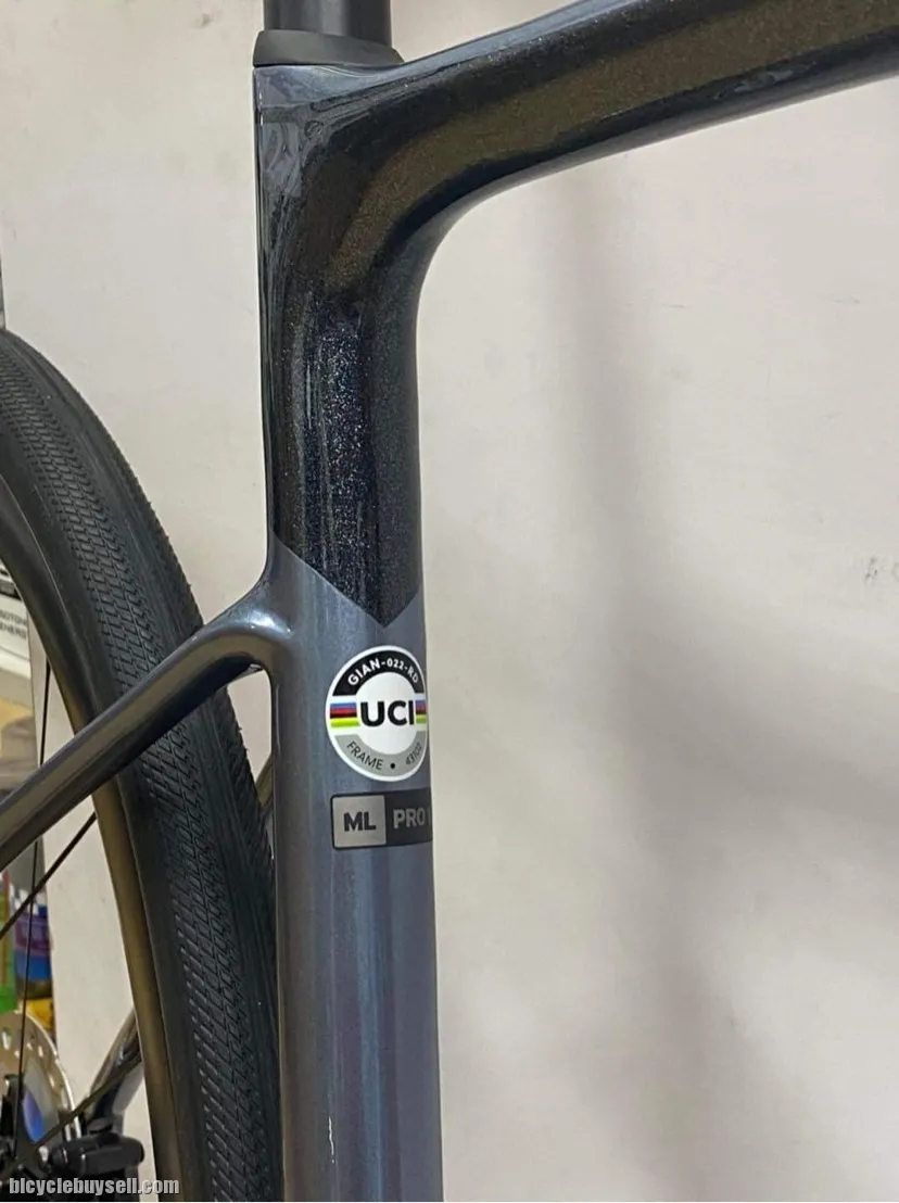 2022 GIANT DEFY ADVANCED PRO 1 w/ Ultegra Di2 12 speed