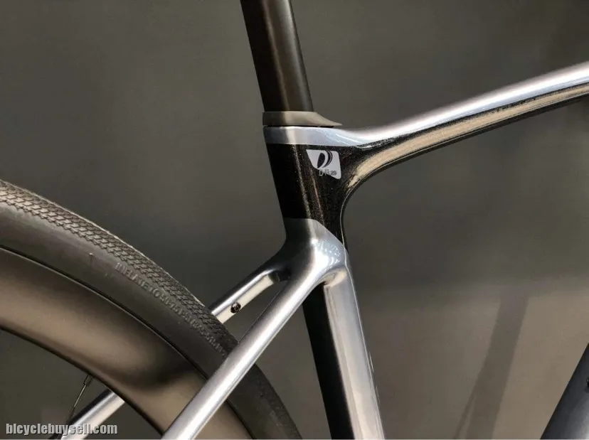 2022 GIANT DEFY ADVANCED PRO 1 w/ Ultegra Di2 12 speed
