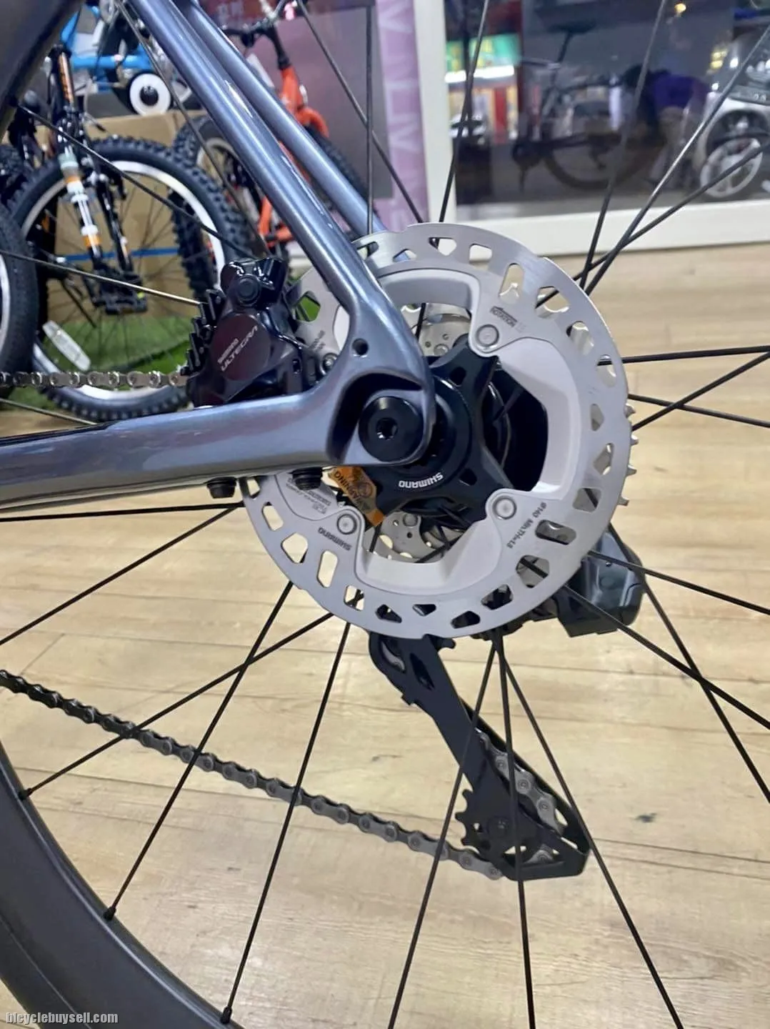 2022 GIANT DEFY ADVANCED PRO 1 w/ Ultegra Di2 12 speed