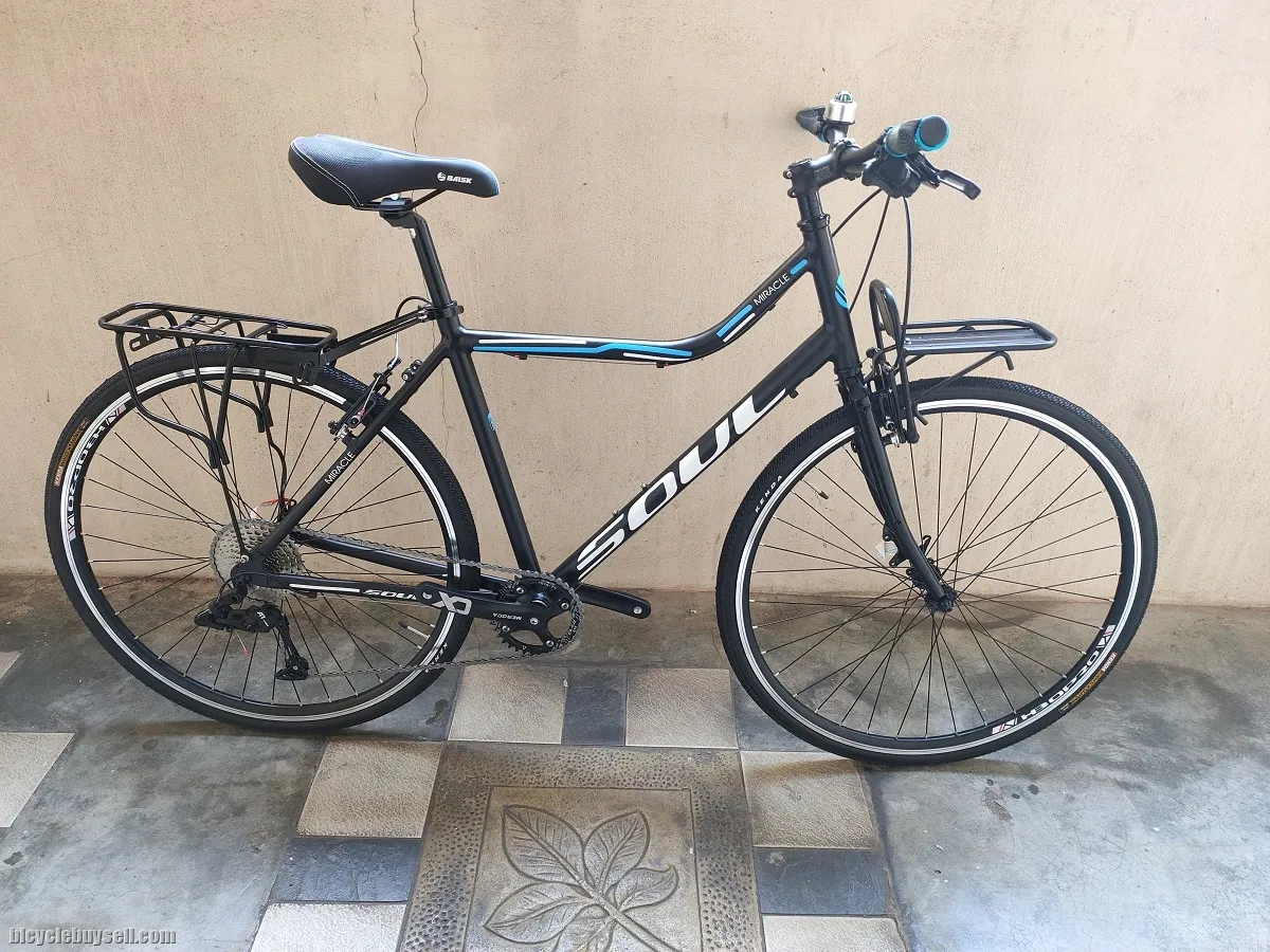 Beautiful Touring Hybrid City 700c Bike 10Speed