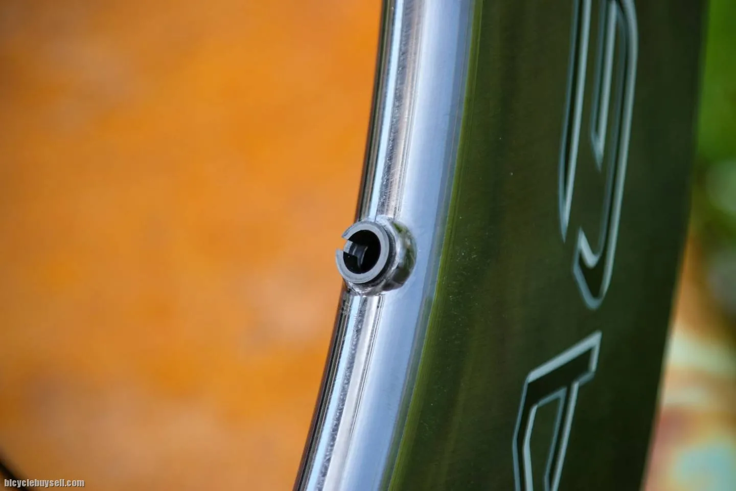Campagnolo/Fulcrum Wheel valve bushing