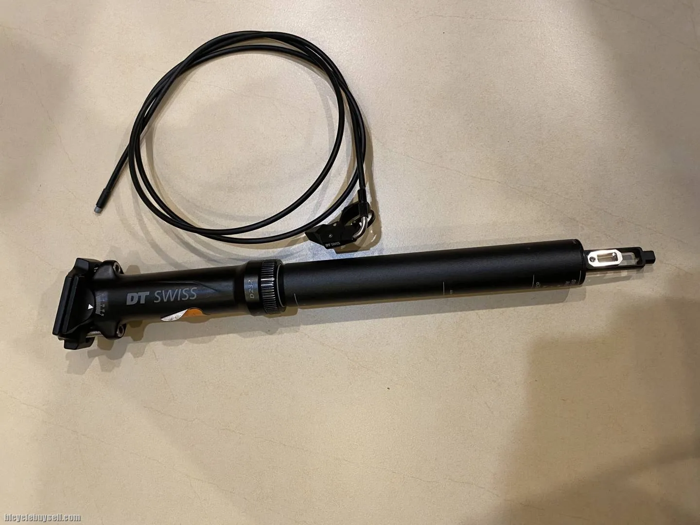 DT Swiss D 232 Dropper Seatpost 30.9mm with Remote Dropper Seat Post