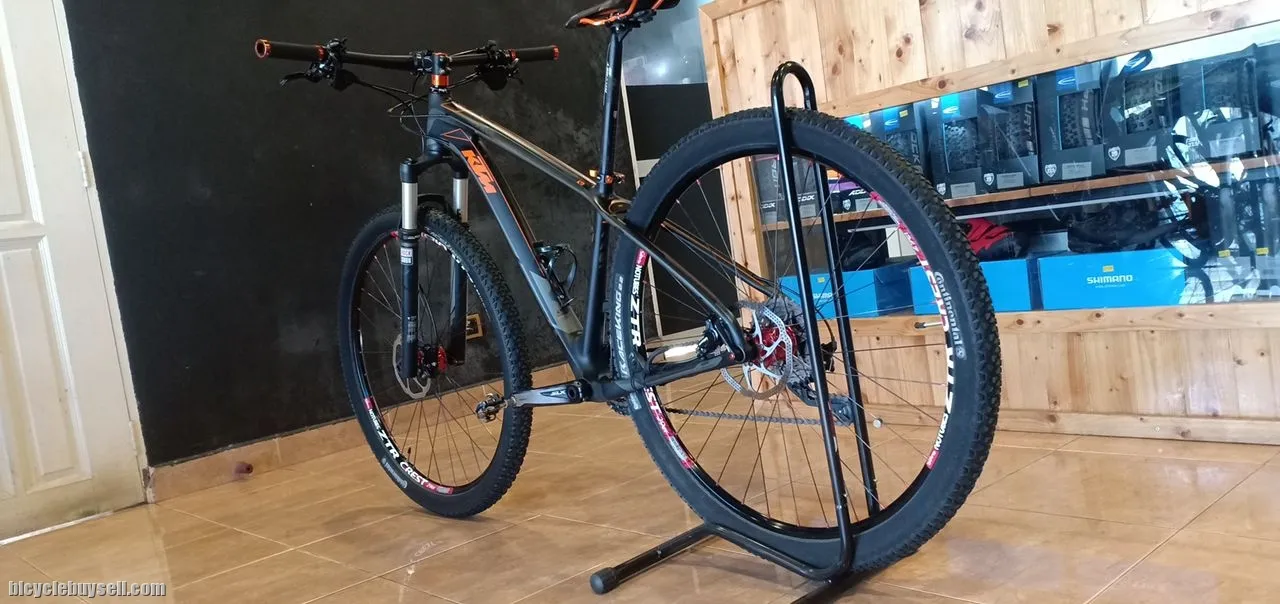 KTM MYROON CARBON 29'