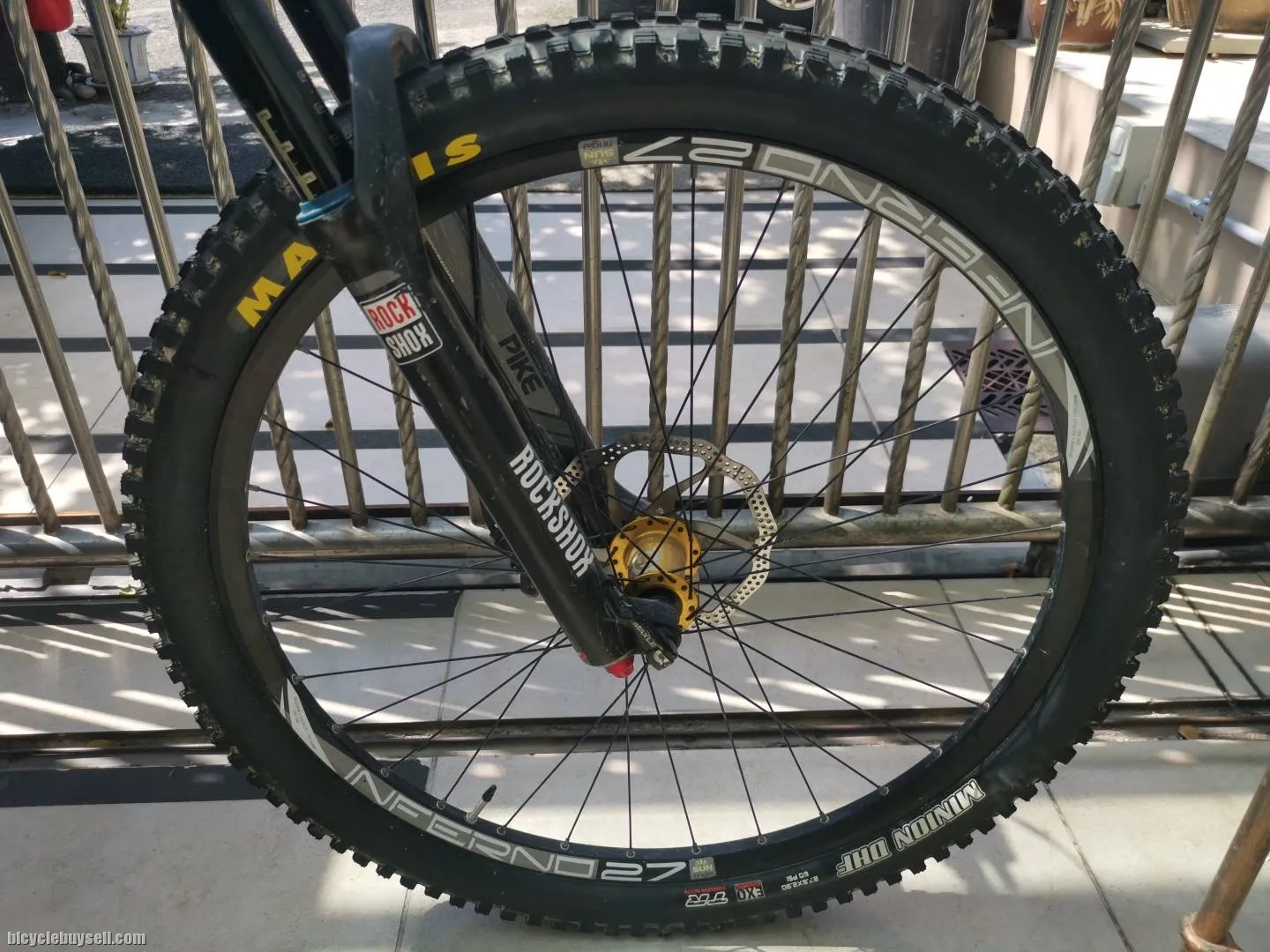 Cube Acid 27.5 M Size