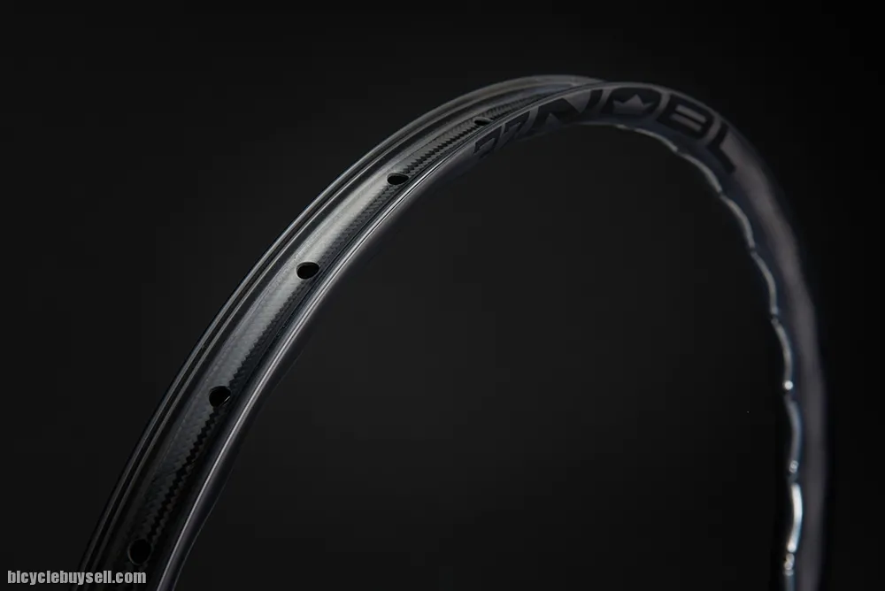 NOBL TR37 CARBON RIM