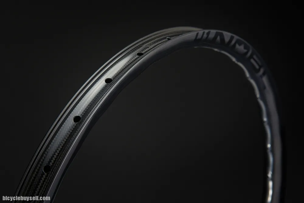 NOBL TR41 CARBON RIM