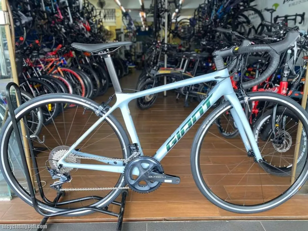 Giant TCR Adv 1 Shimano R8000 Road Bike