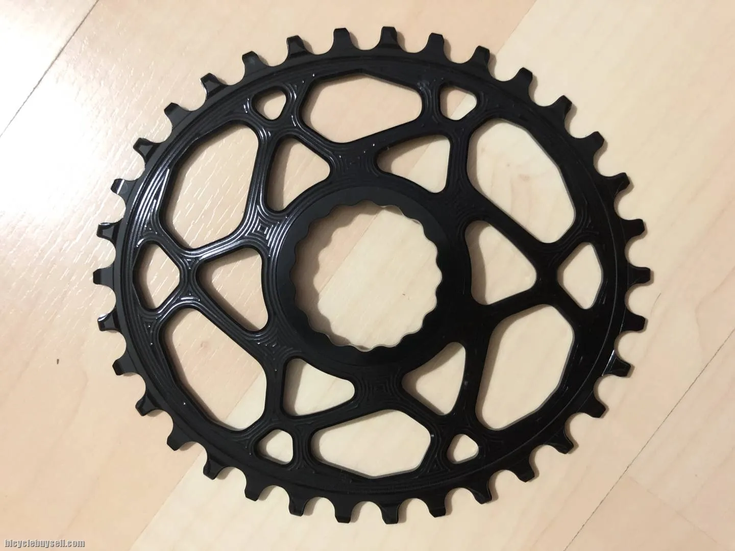 Absolute Black 34T Oval Chainringu