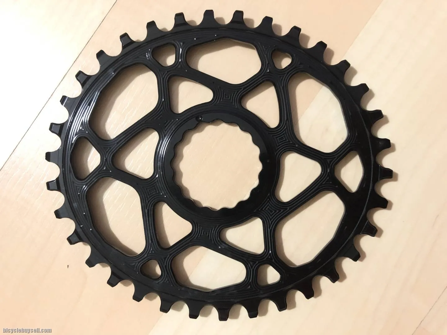 Absolute Black 34T Oval Chainringu
