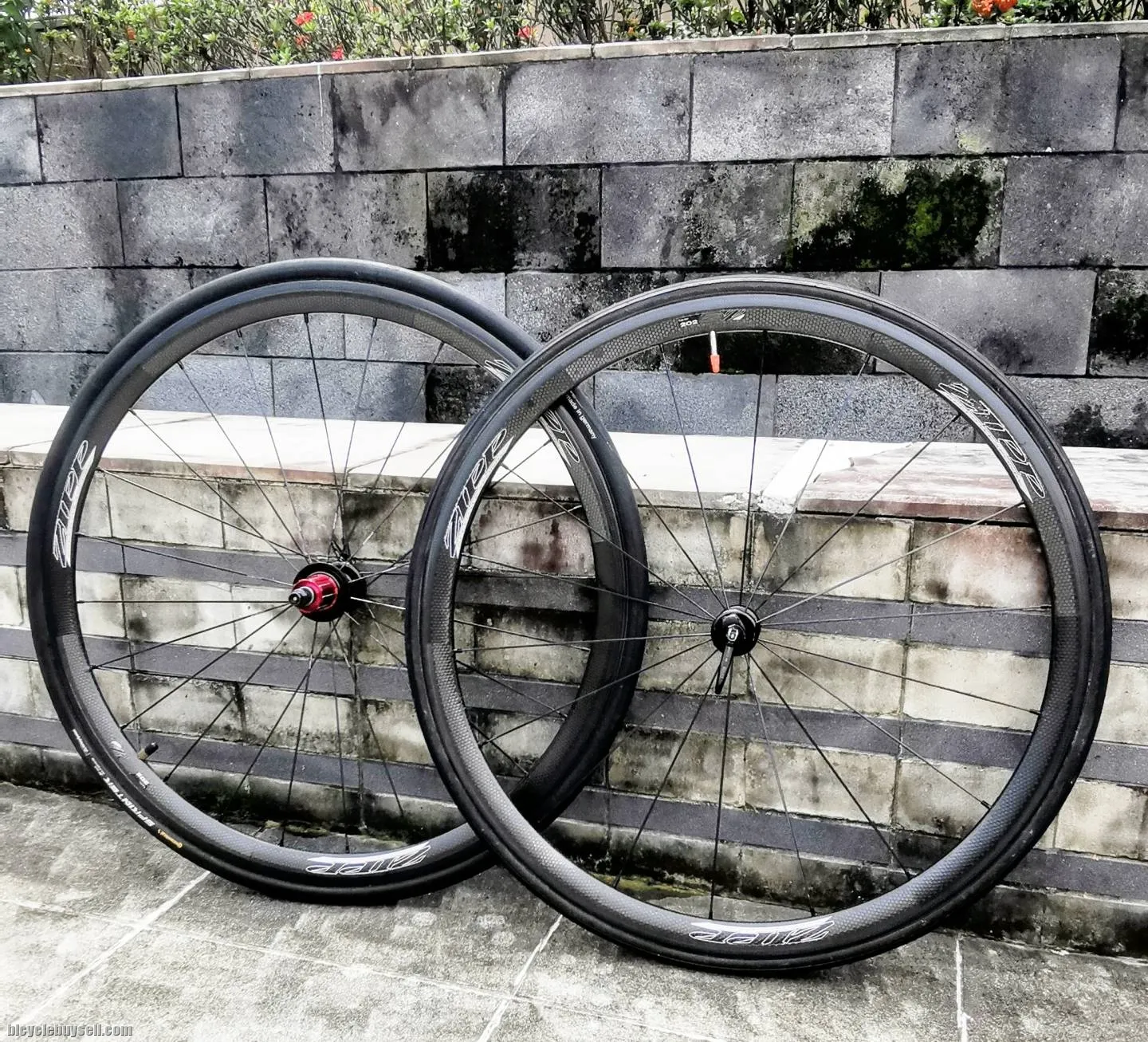 (SOLD) Zipp 202 Carbon Wheelset