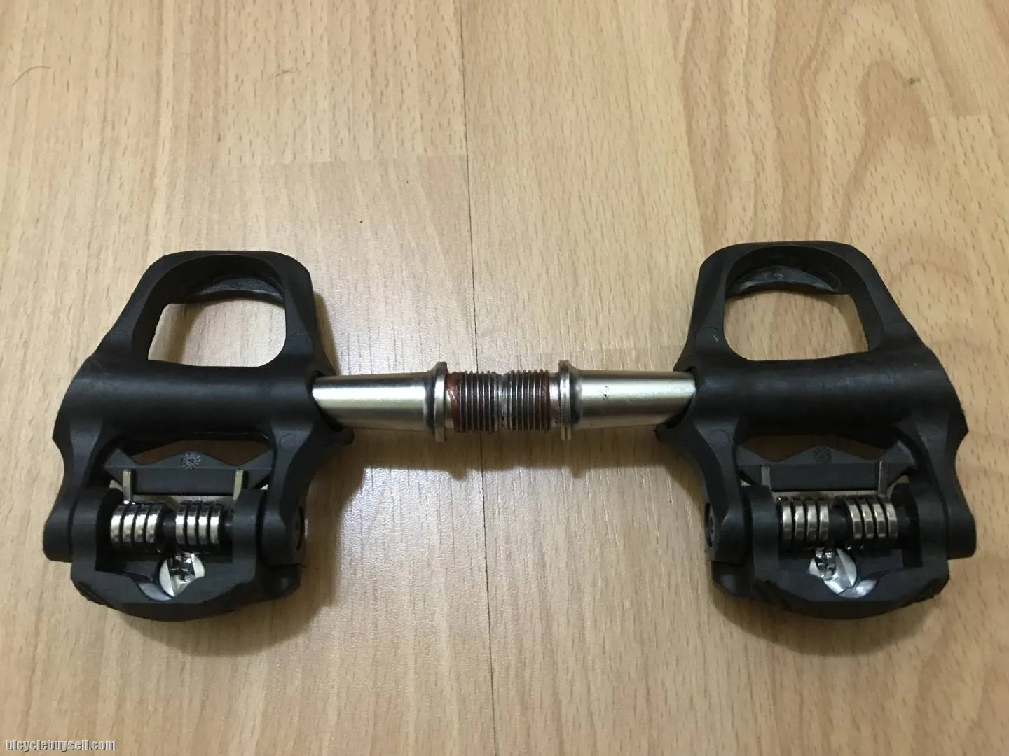 ZERAY ROAD CLIPLESS PEDALS