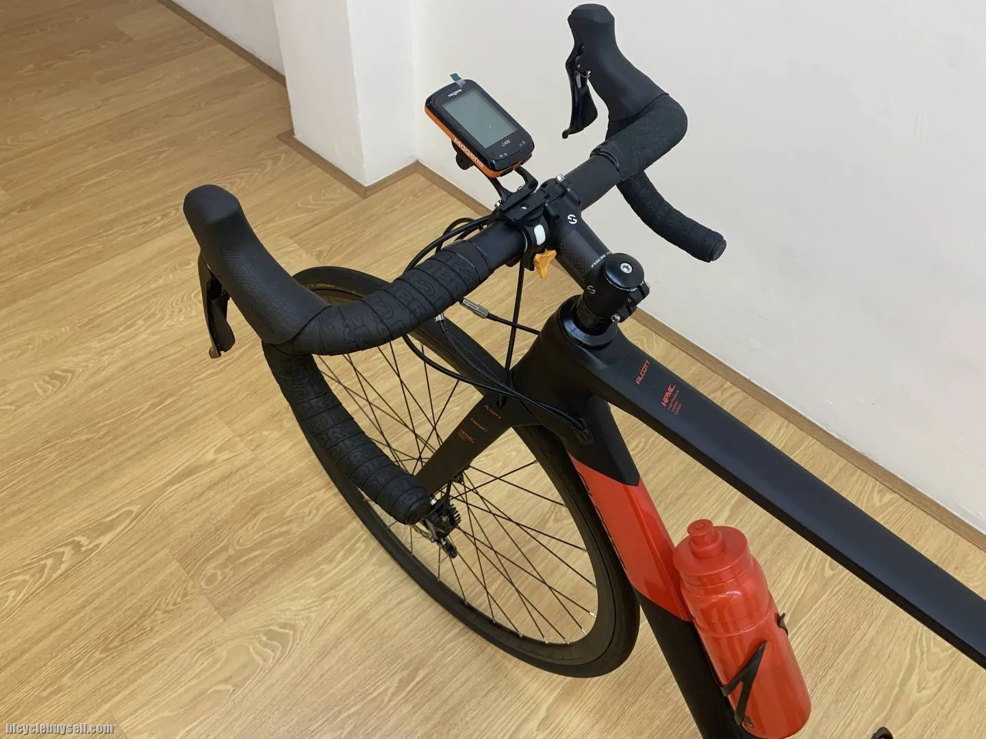 Alcott rossa lite SE