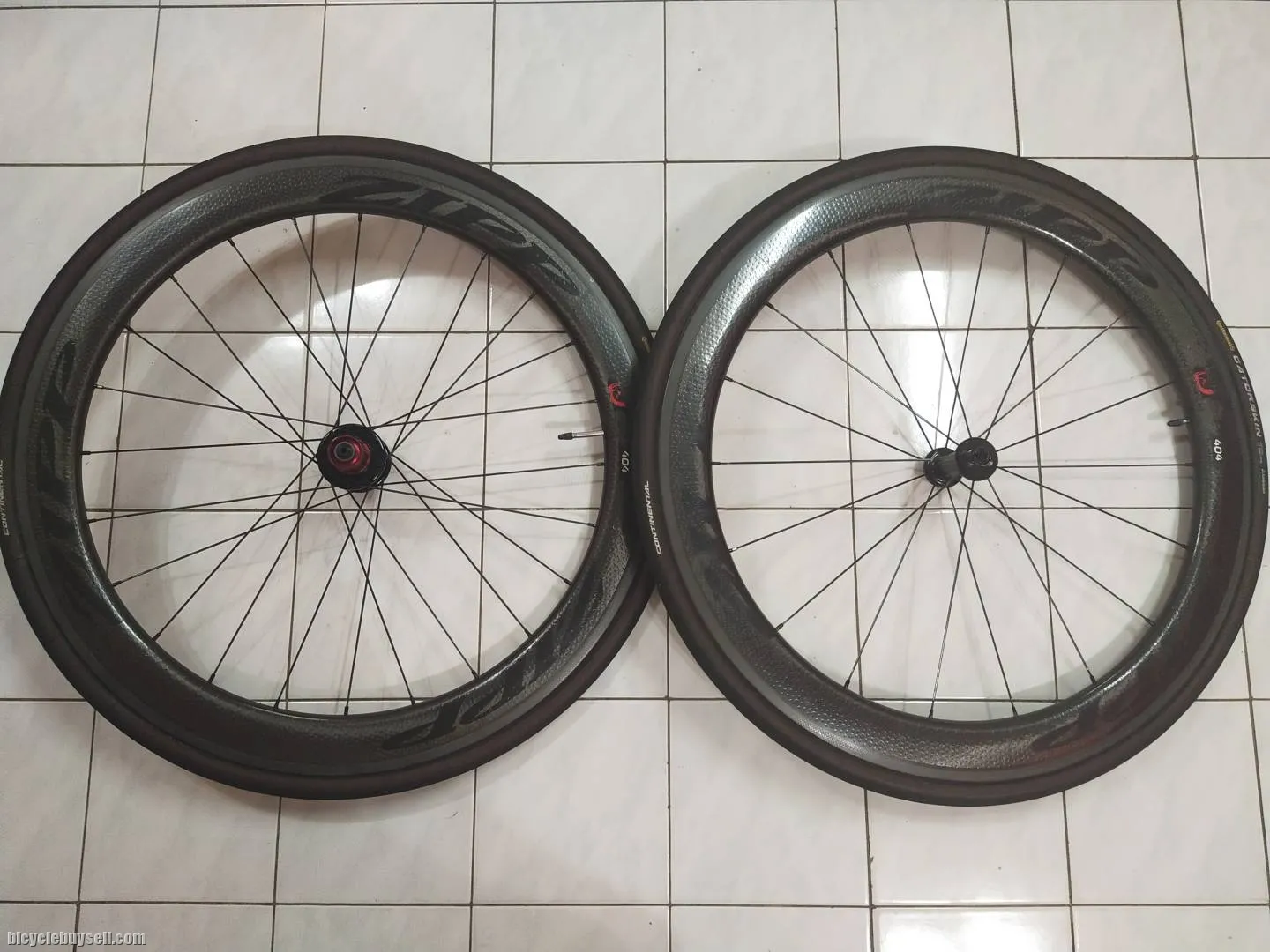 Zipp 404 carbon tubular wheelset (Rim brake)