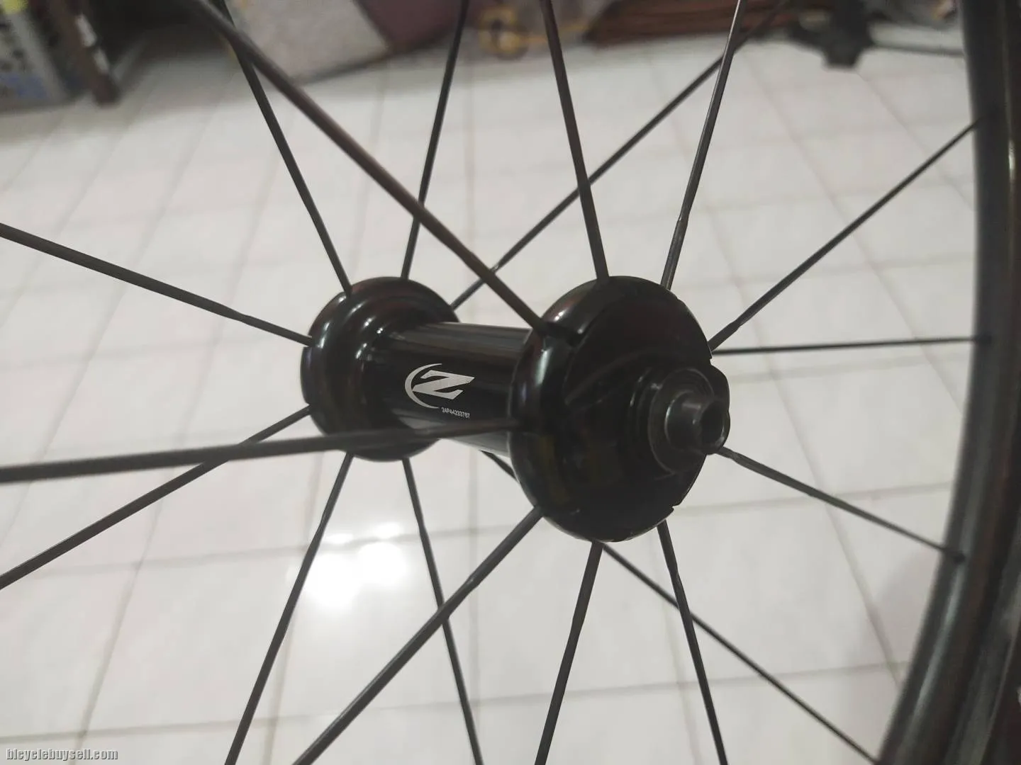 Zipp 404 carbon tubular wheelset (Rim brake)
