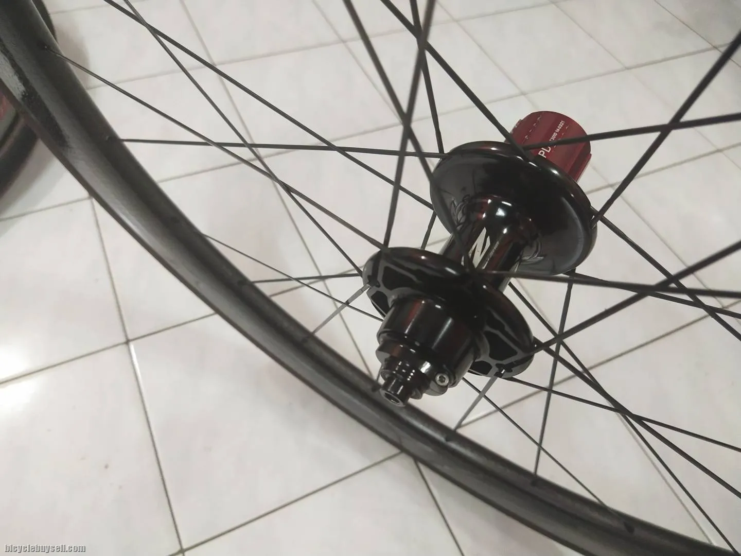 Zipp 404 carbon tubular wheelset (Rim brake)
