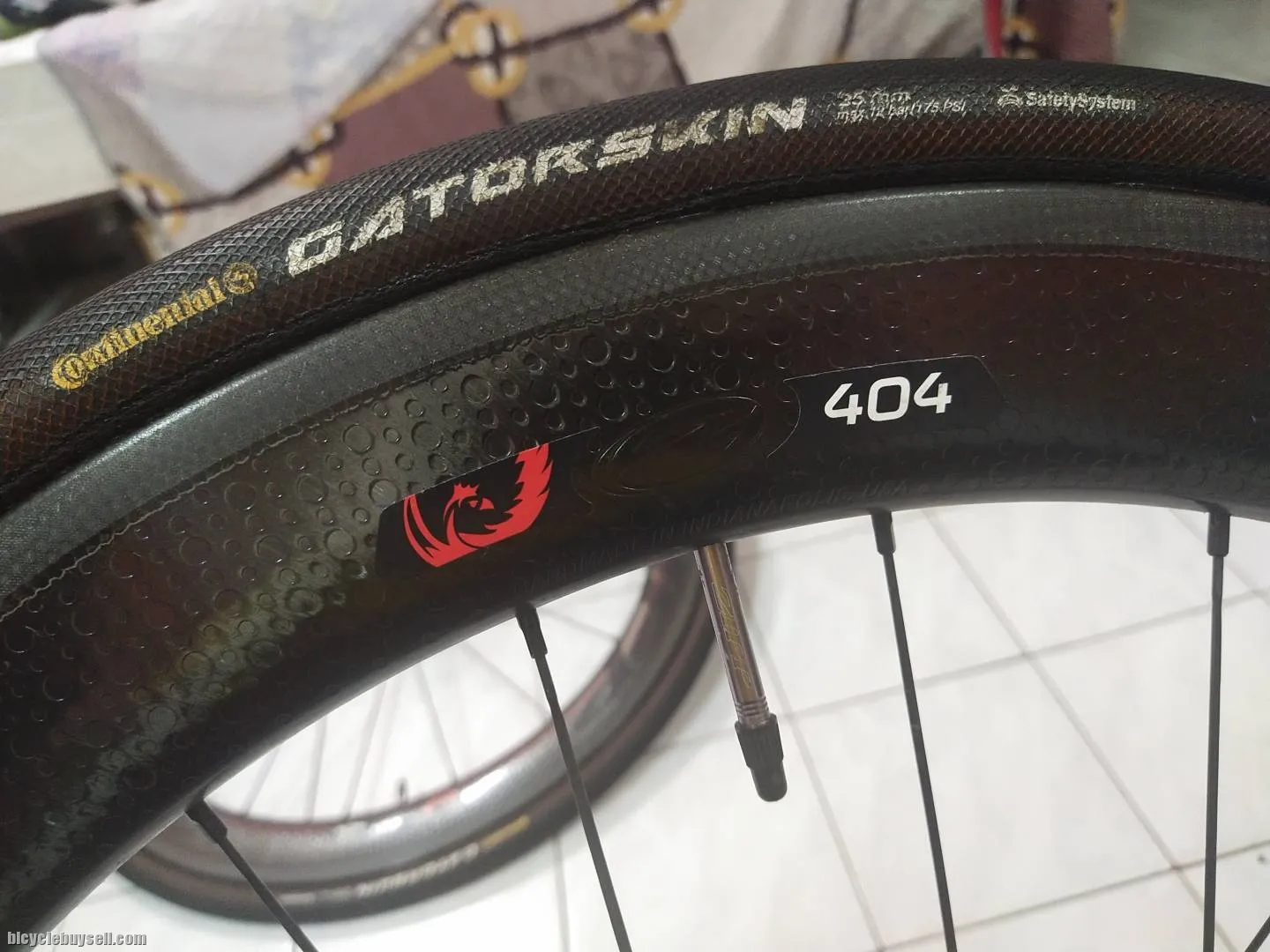 Zipp 404 carbon tubular wheelset (Rim brake)