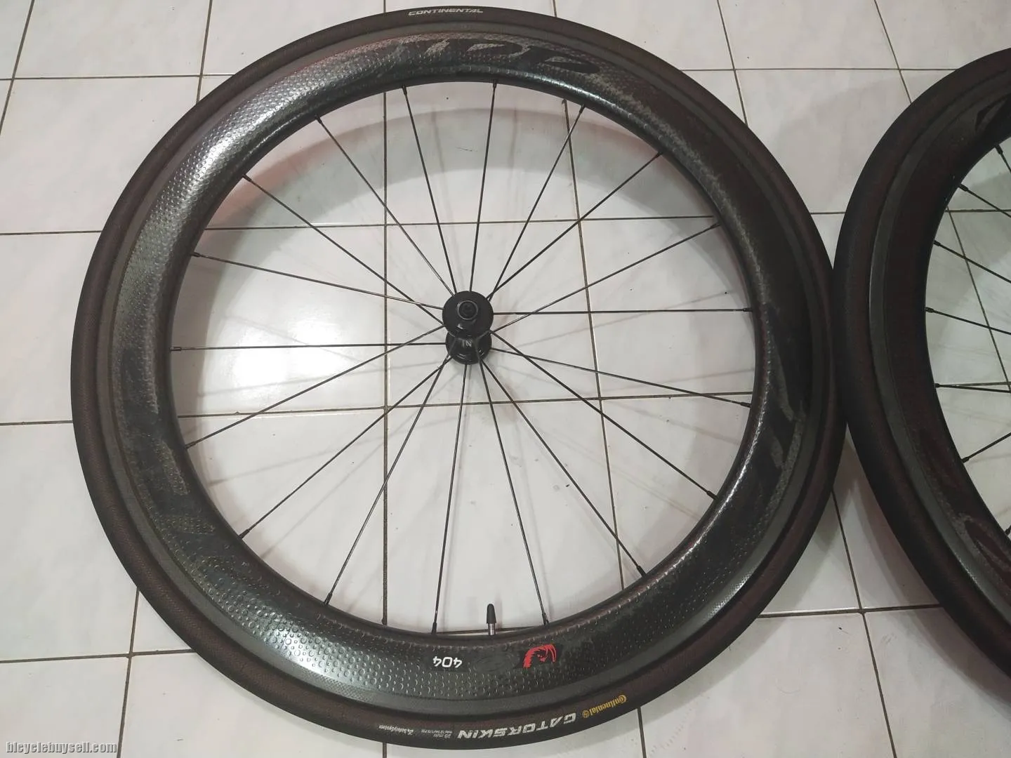 Zipp 404 carbon tubular wheelset (Rim brake)