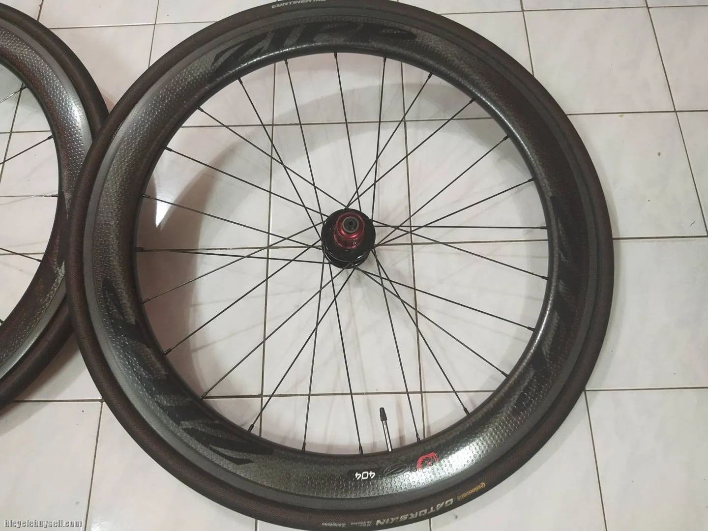 Zipp 404 carbon tubular wheelset (Rim brake)