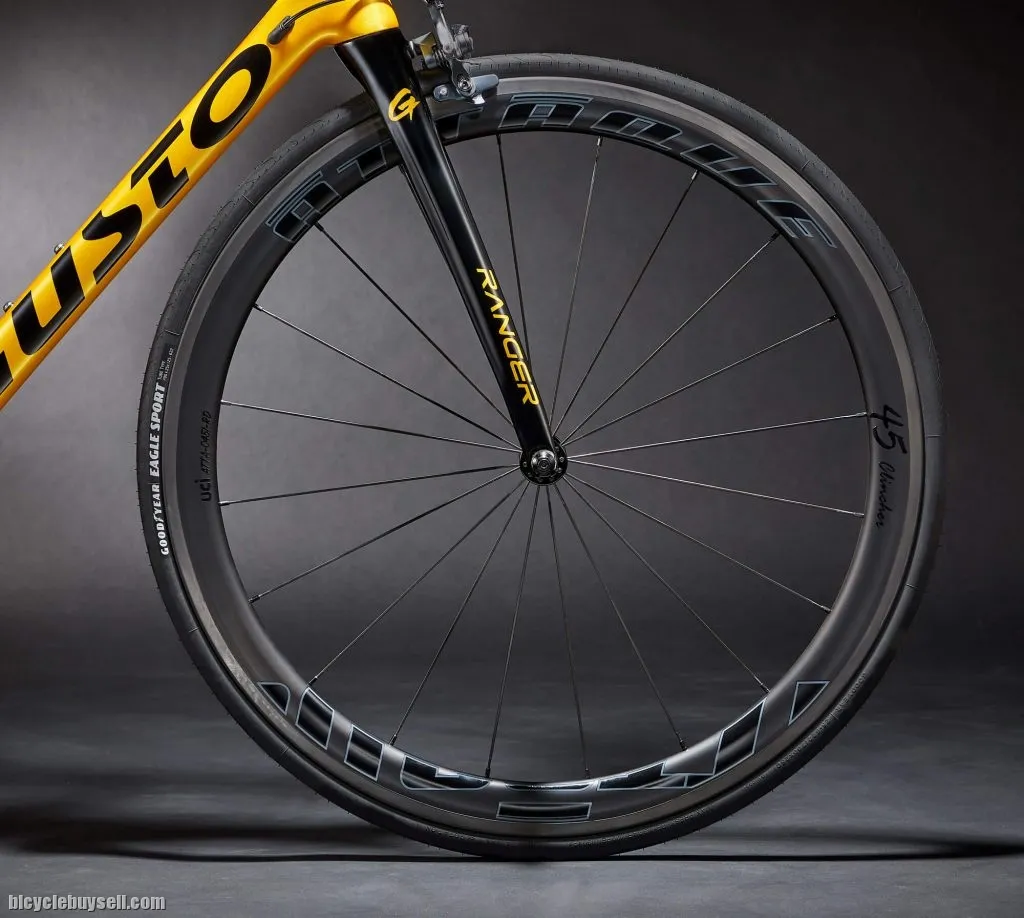 Attaque Tubeless Ready Wheelset