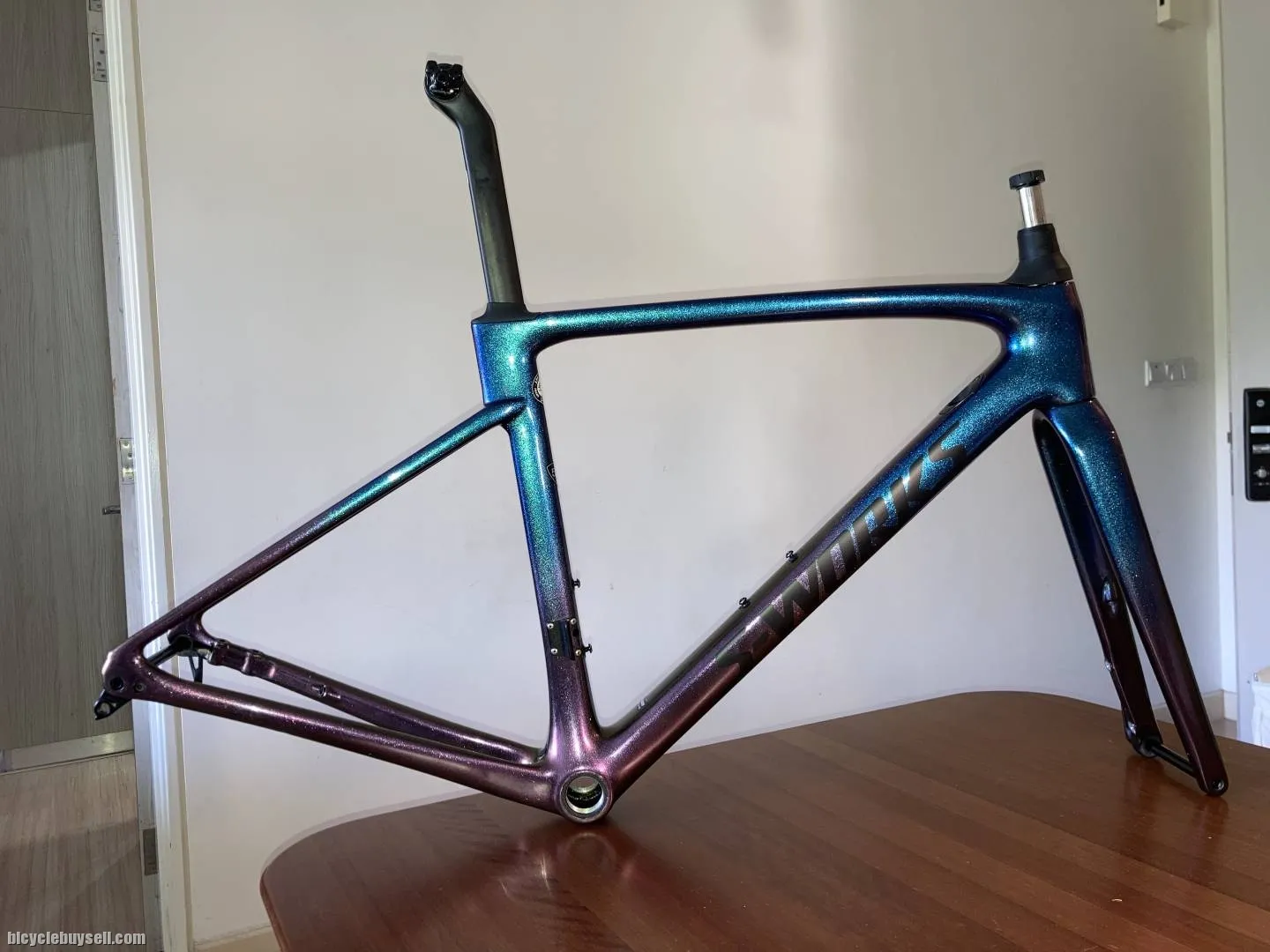 (SOLD)Sworks roubaix size 52 frameset only