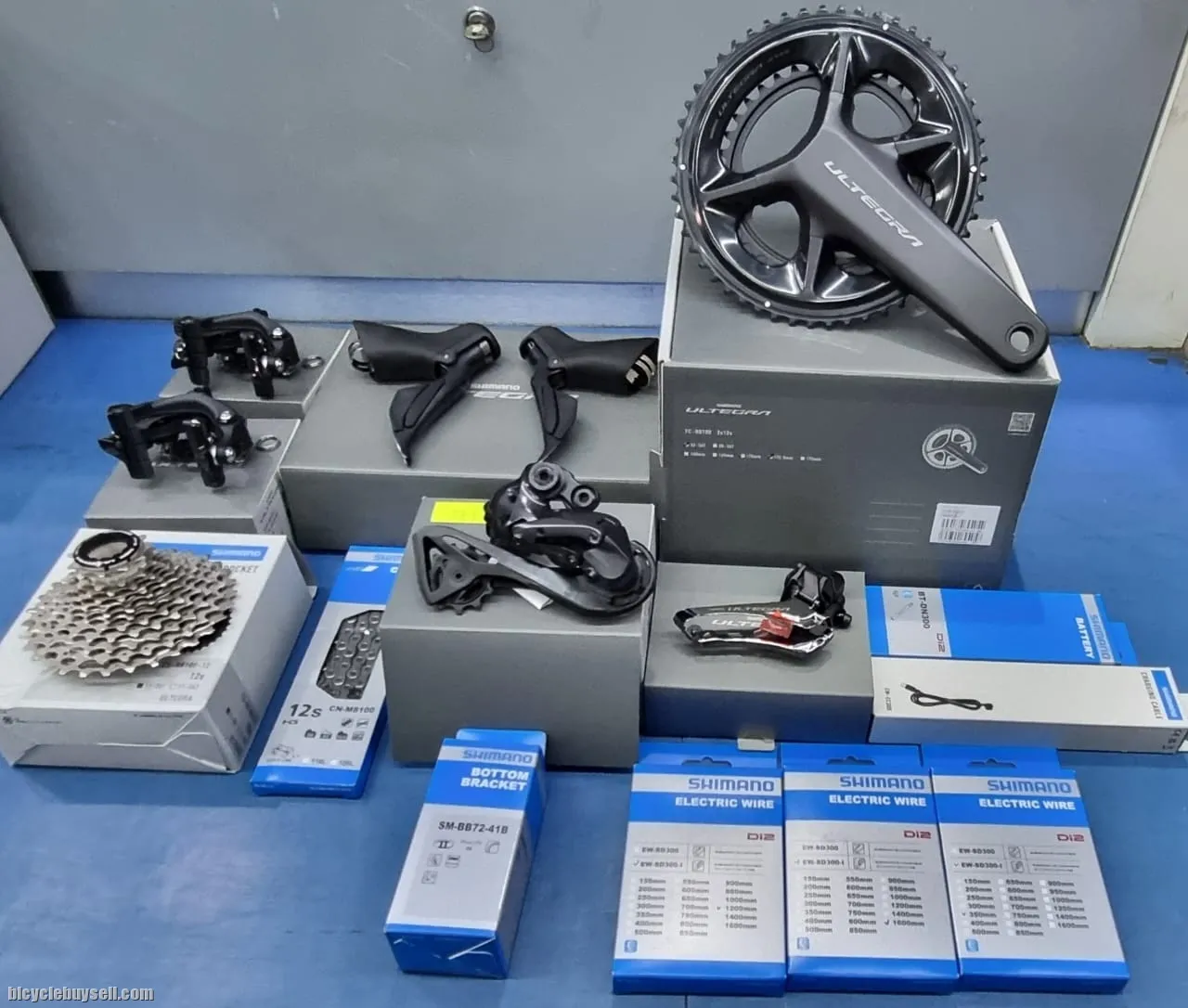 Shimano Ultegra (R8150) 12 Speeds Di2 (Rimbrake) Brand New !! ðŸ’¯% Original