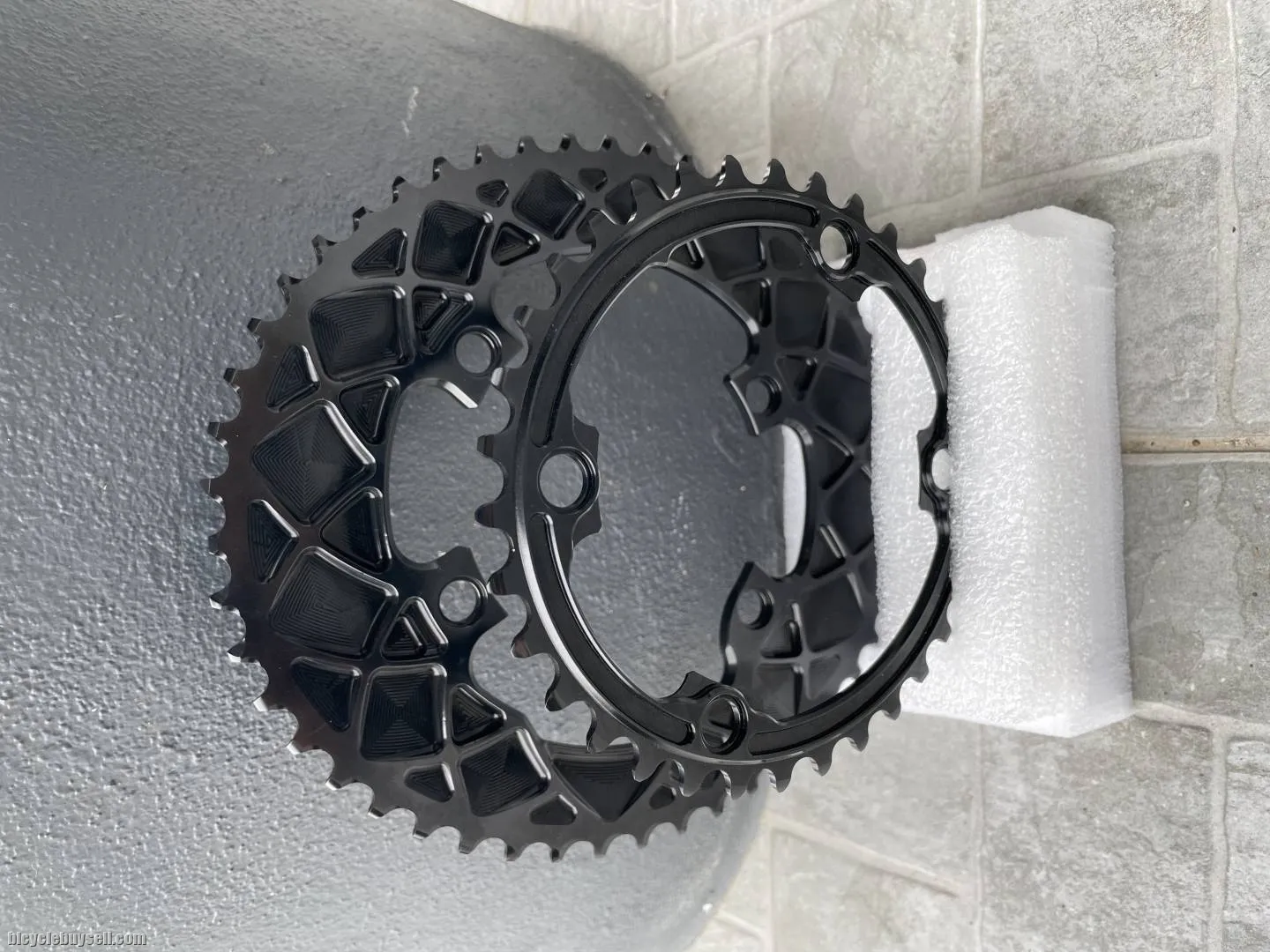 AbsoluteBLACK Ovel chainring