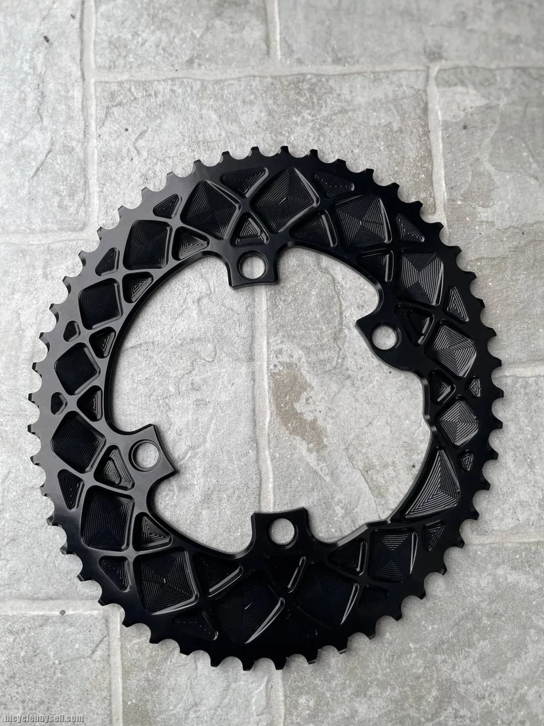 AbsoluteBLACK Ovel chainring